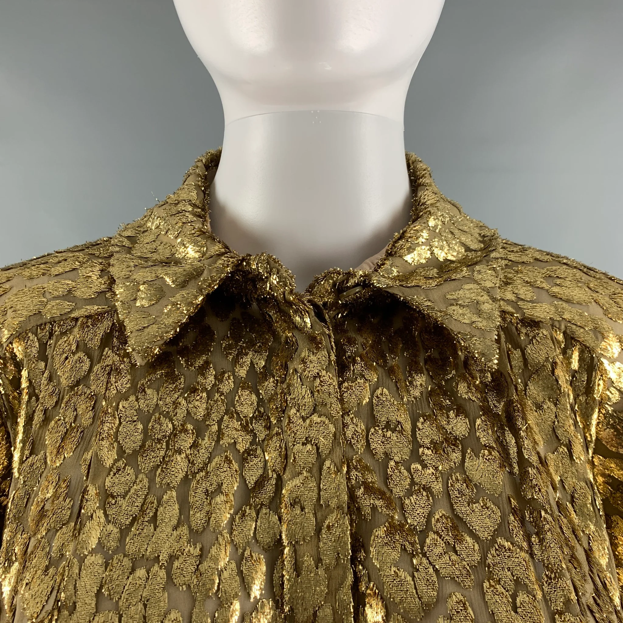 MICHAEL KORS -COLLECTION- Size 4 Gold Polyester Silk Metallic Button Up Blouse - Image 2