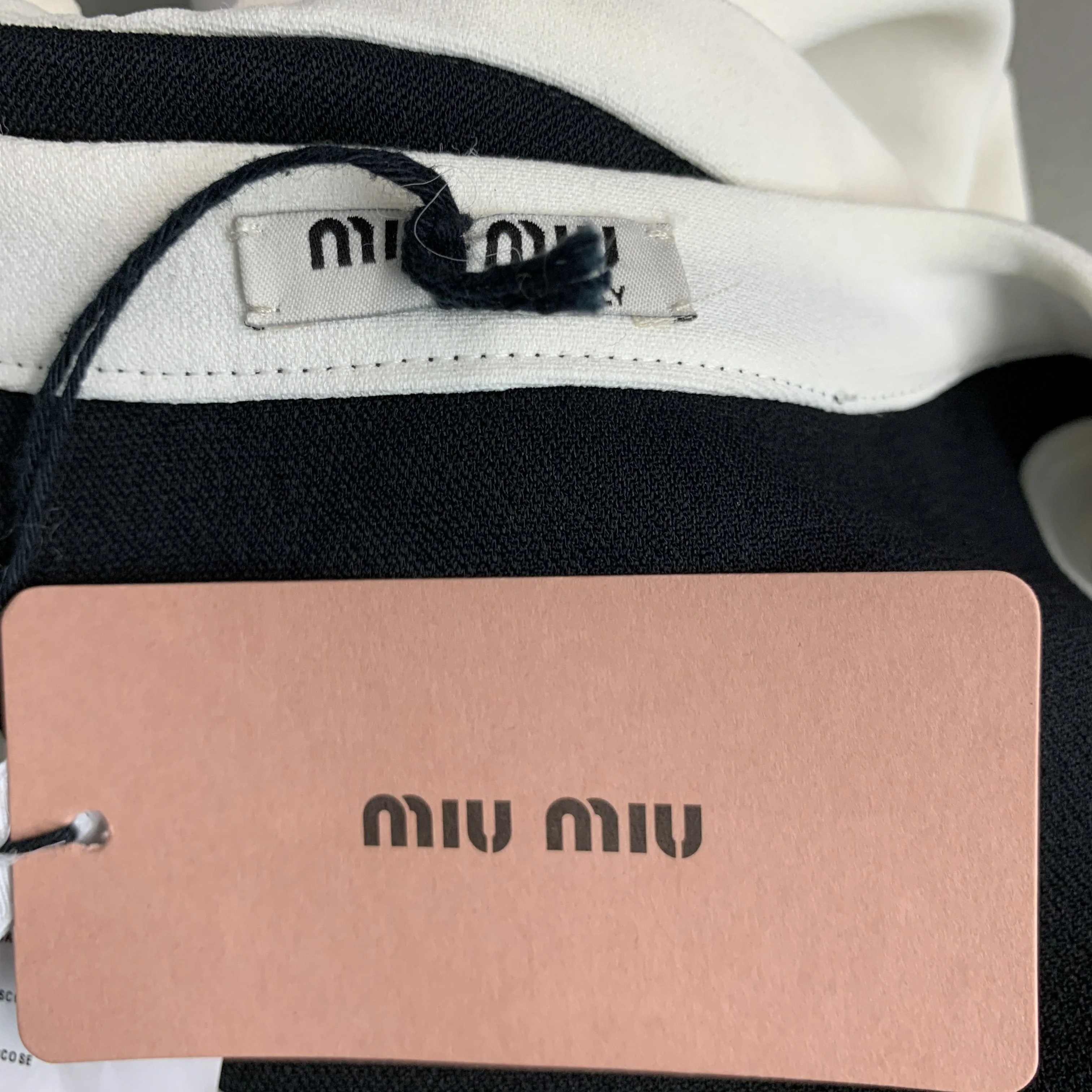 MIU MIU Size 2 Black Cream Viscose Contrast trim V-Neck Casual Top - Image 5
