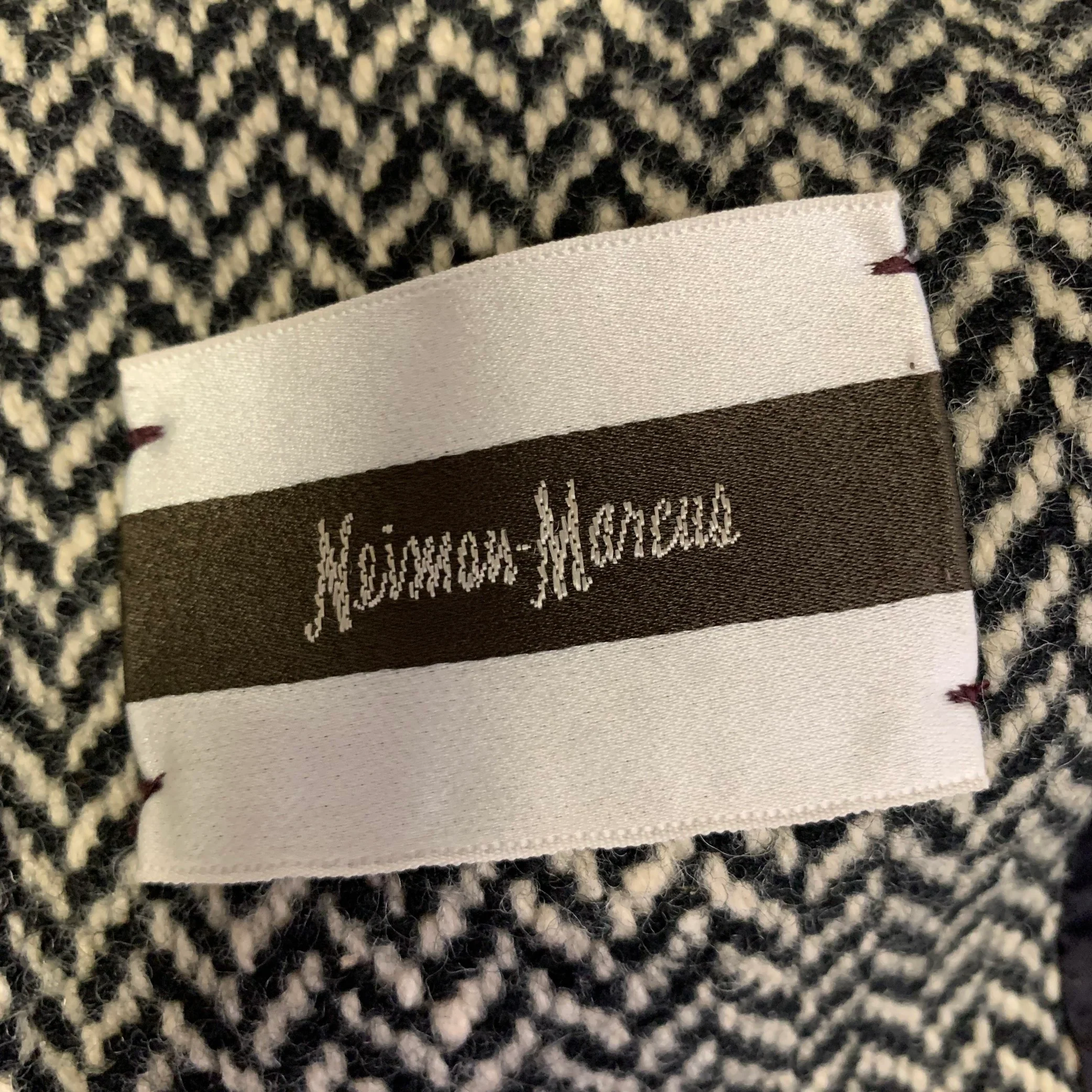 NEIMAN MARCUS Size M Black White Herringbone Notch Lapel Coat - Image 4