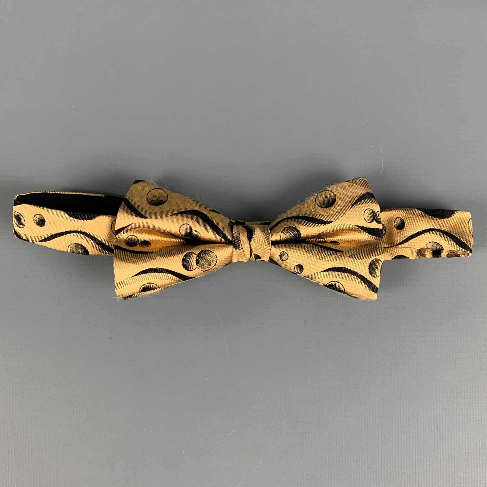 NEIMAN MARCUS Yellow Black Abstract Silk Cummerbund Bow Tie Set - Image 3