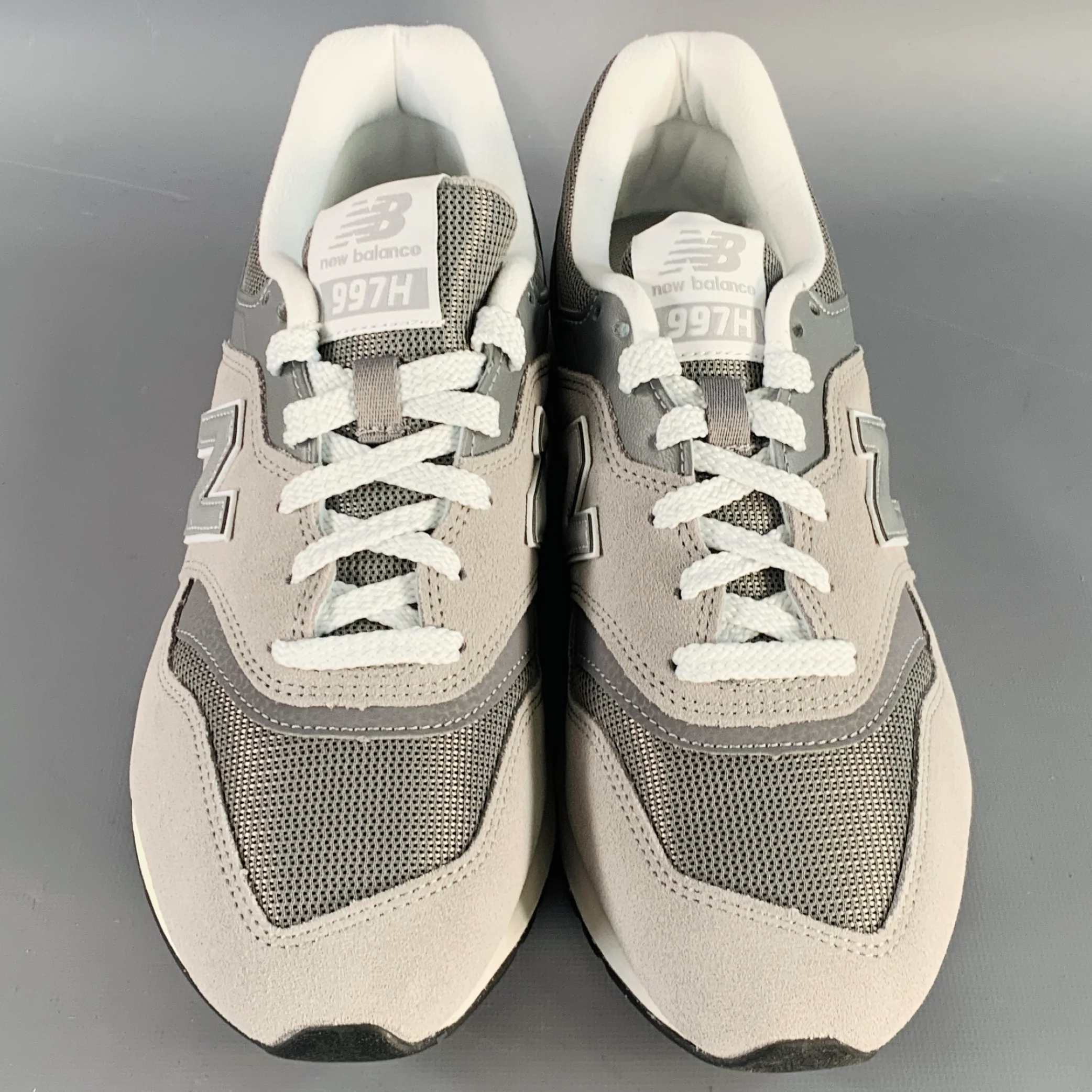 NEW BALANCE 2018 Size 7 997H Grey White Color Block Suede Lace-Up Sneakers - Image 4