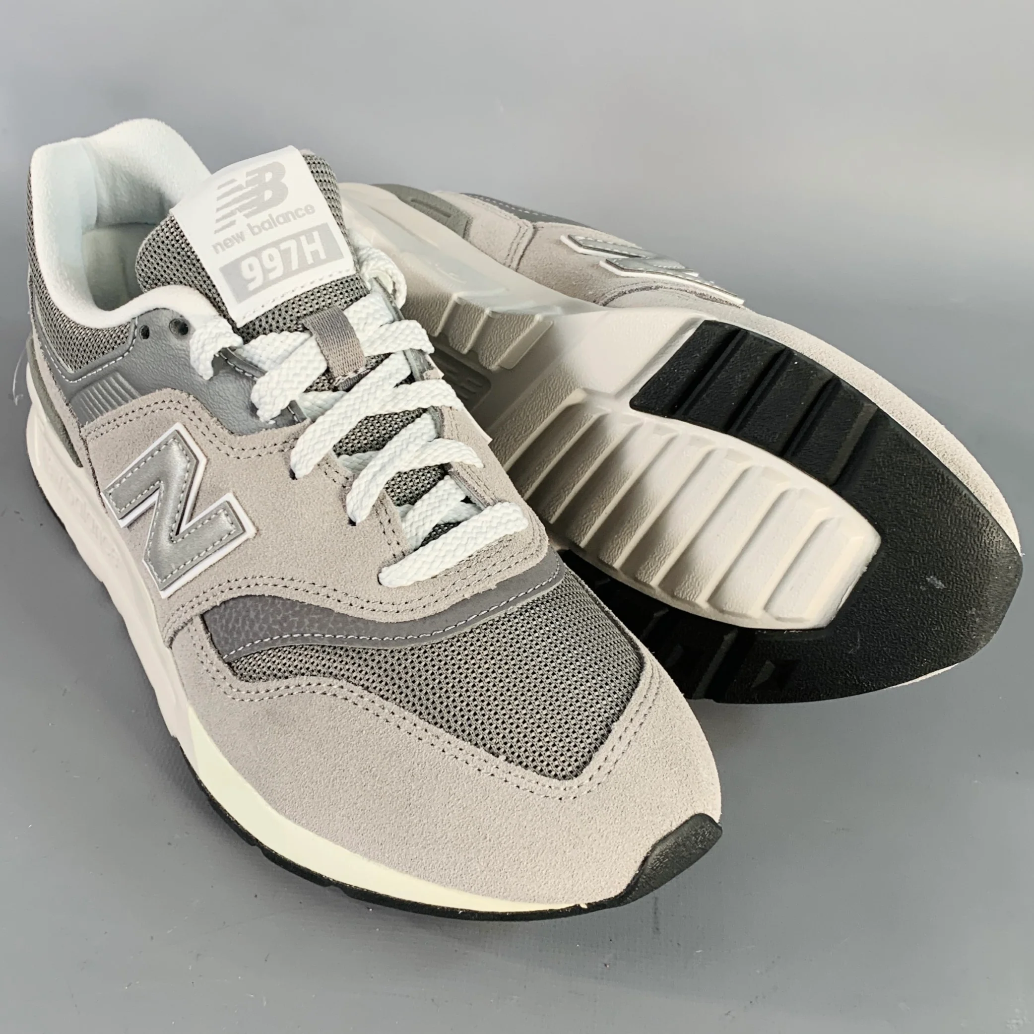 NEW BALANCE 2018 Size 7 997H Grey White Color Block Suede Lace-Up Sneakers - Image 5