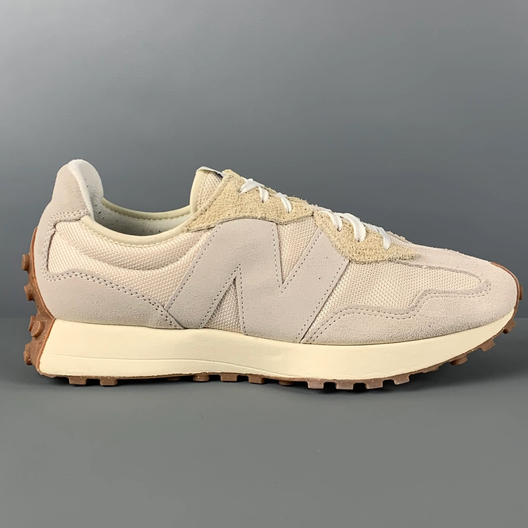 NEW BALANCE 327 Size 11 Beige Mixed Fabrics Low Top Sneakers
