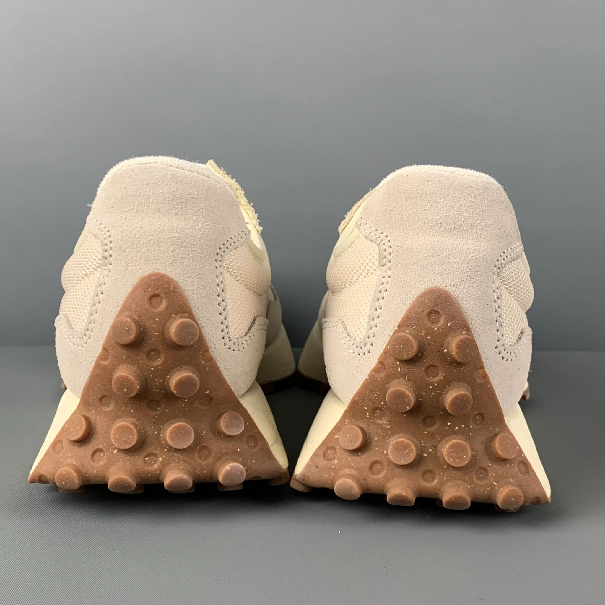 NEW BALANCE 327 Size 11 Beige Mixed Fabrics Low Top Sneakers - Image 5