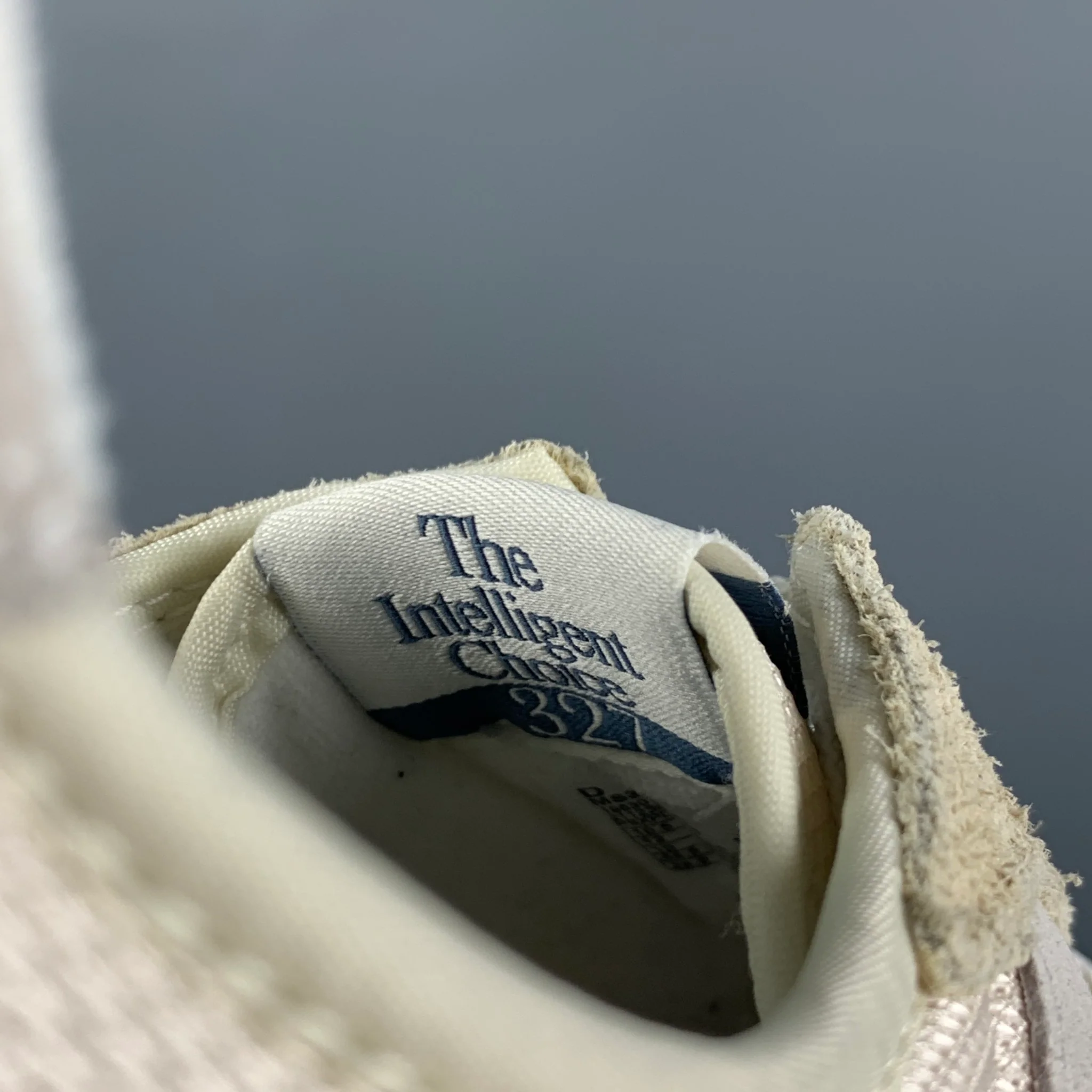 NEW BALANCE 327 Size 11 Beige Mixed Fabrics Low Top Sneakers - Image 6