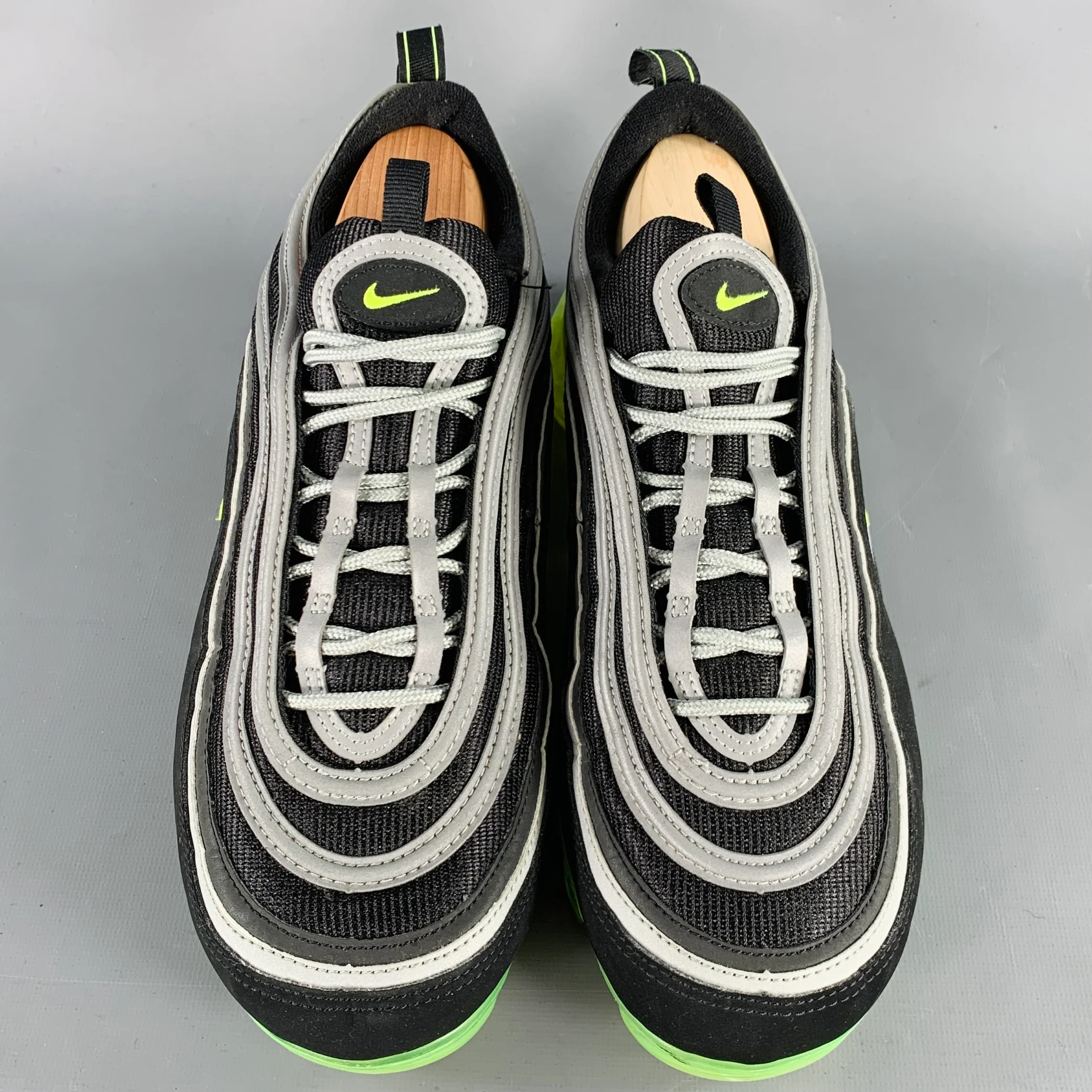NIKE Size 10.5 Black Neon Green Mesh Lace-Up Sneakers - Image 4
