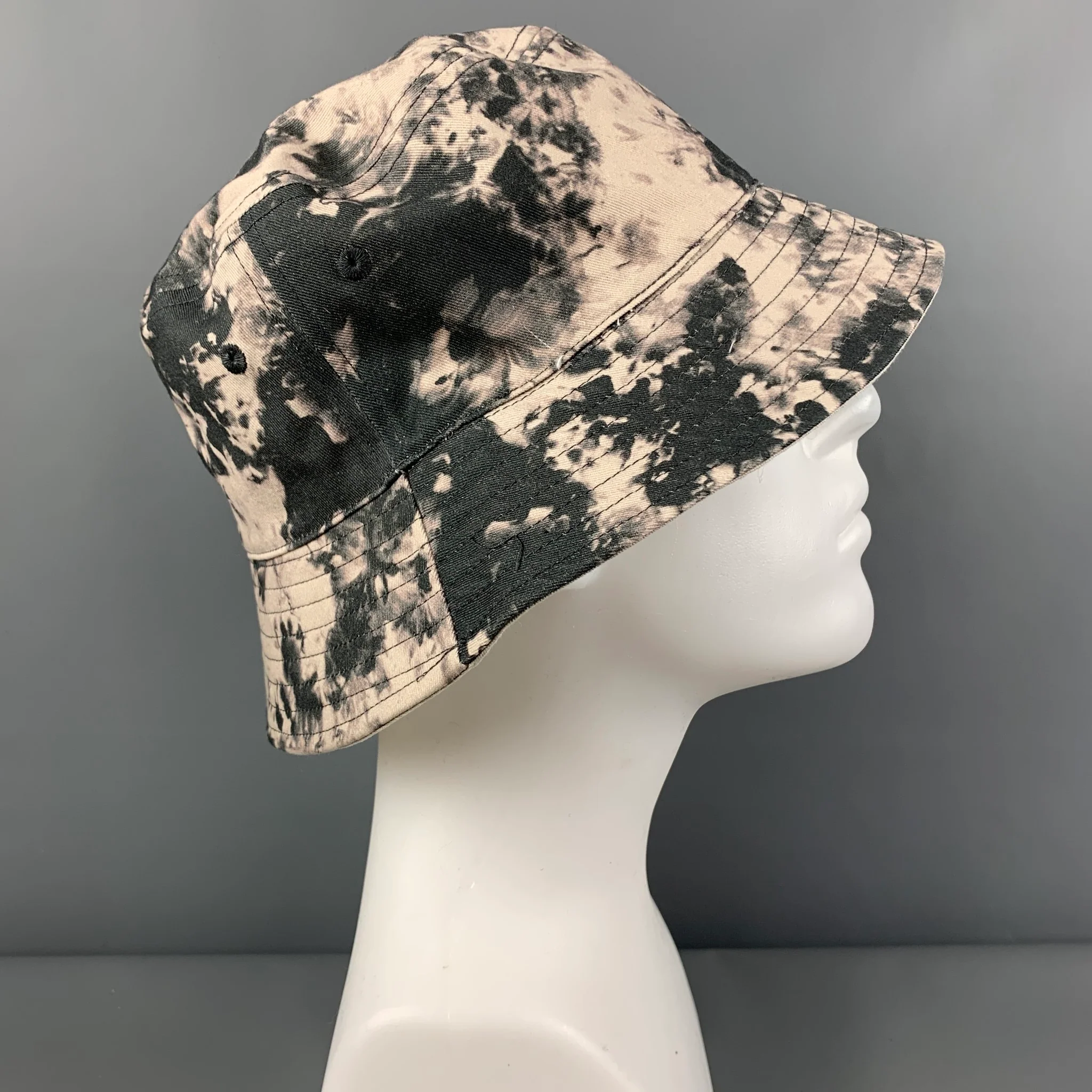 NO BRAND Size One Size Beige Green Camoflage Hats - Image 3