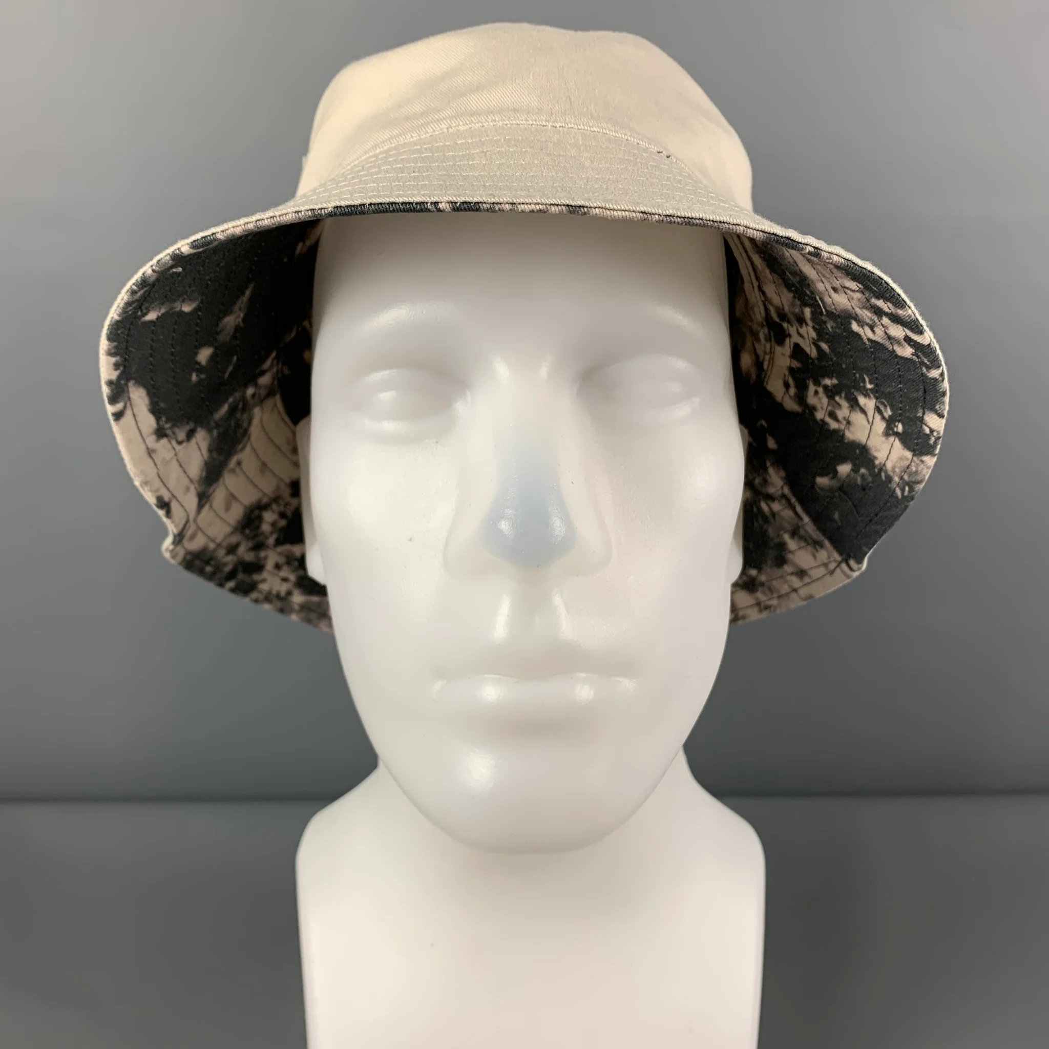 NO BRAND Size One Size Beige Green Camoflage Hats - Image 6