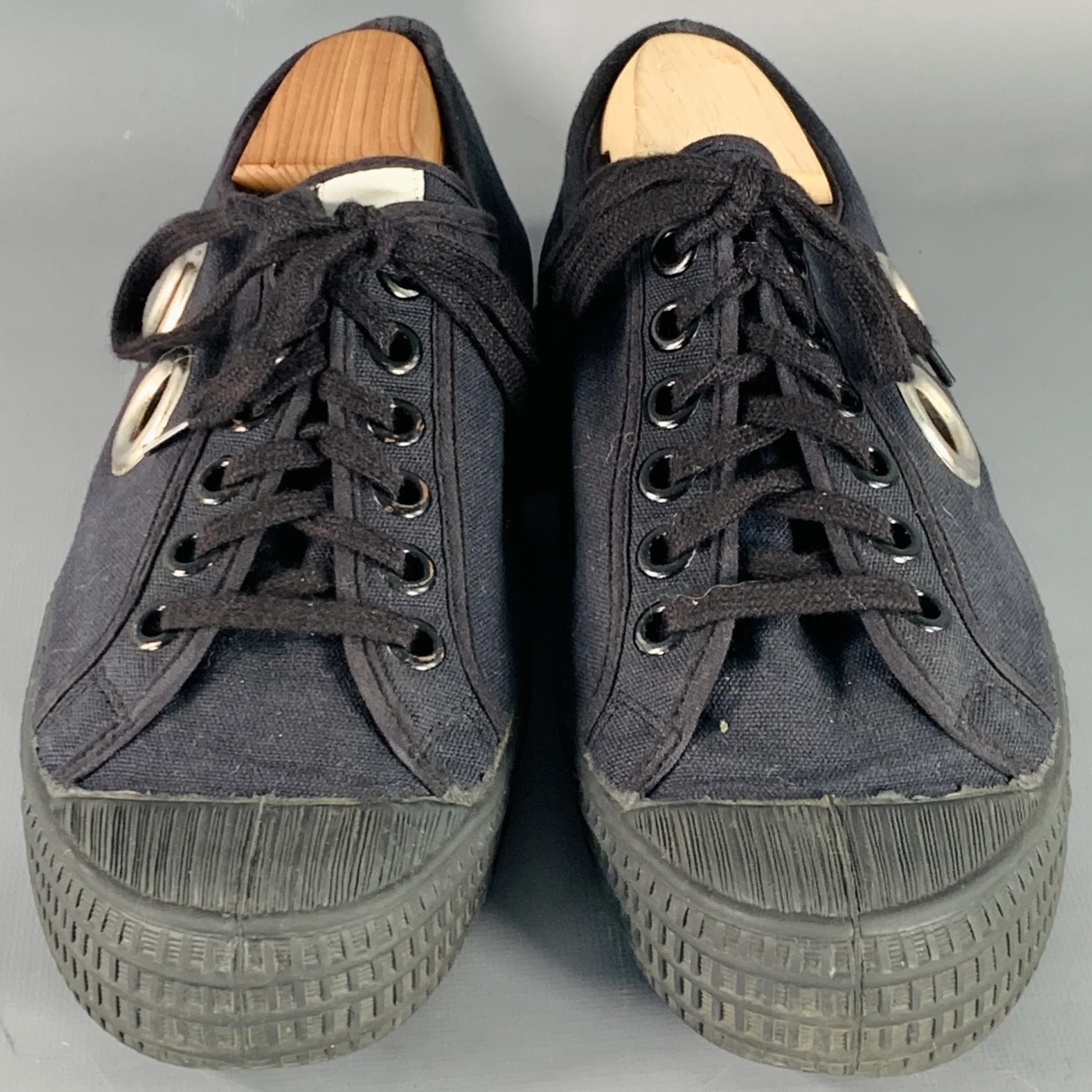 NOVESTA x COMME des GARCONS Size 10 Black Grommets Cotton Canvas Low Top Sneakers - Image 4