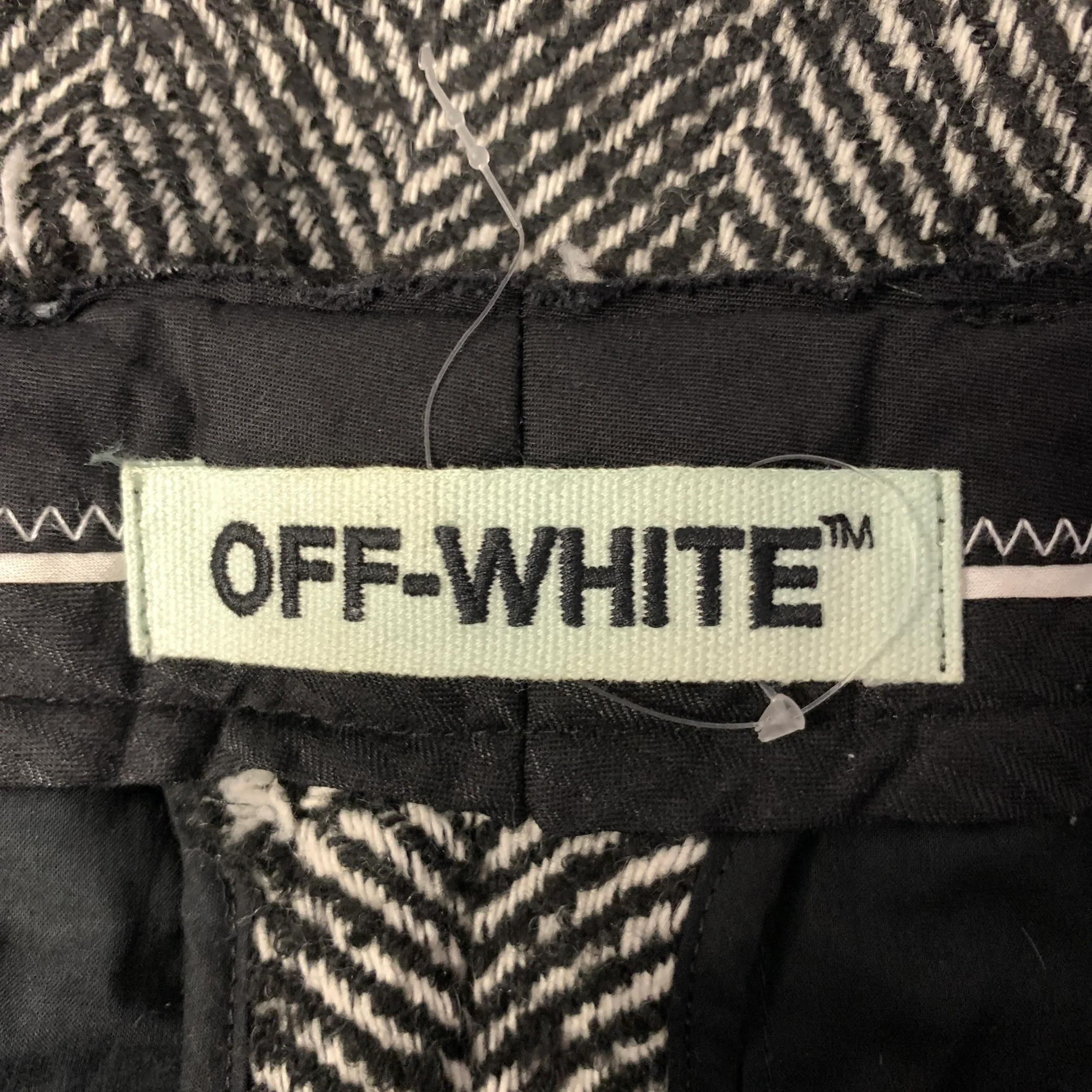 OFF-WHITE Size 30 White Black Herringbone Acrylic Blend Pleated Pants - Image 4