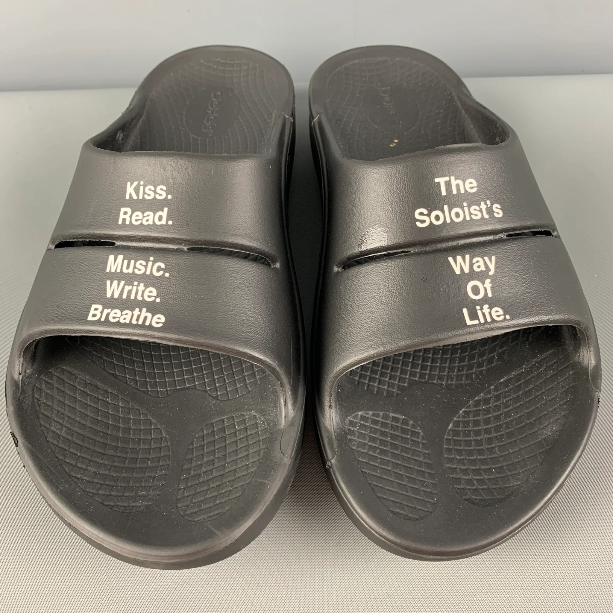 OOFOS for TAKAHIROMOIYASHITA Size 9 Black White Graphic Acetate Slip On Soloist's Sandals - Image 4
