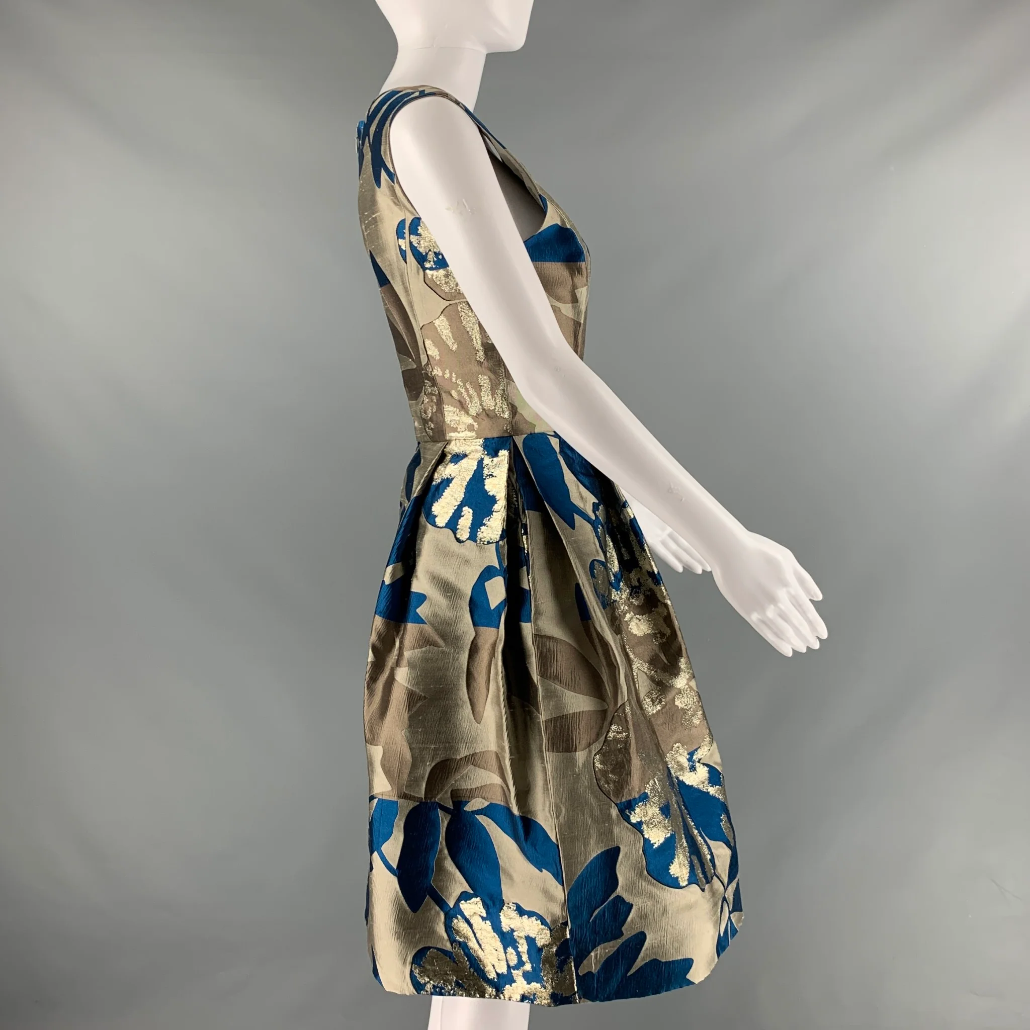 OSCAR DE LA RENTA Size 8 Taupe Blue Polyester Silk Print A-Line Cocktail Dress - Image 2