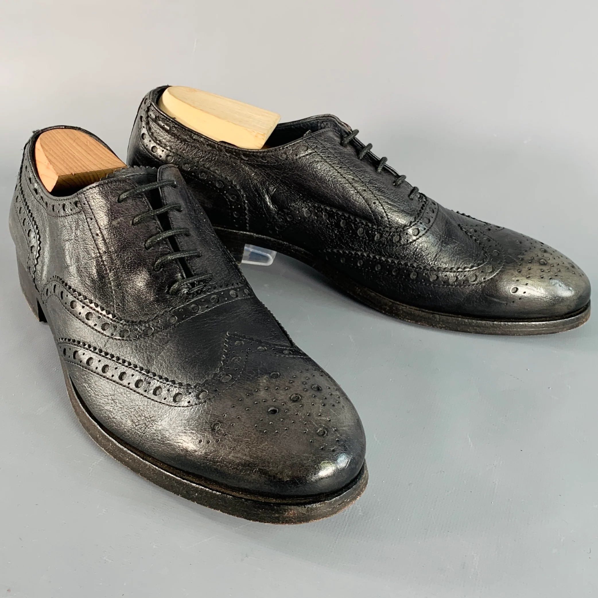 PAUL SMITH Size 10.5 Black Distressed Leather Wingtip Lace-Up Shoes