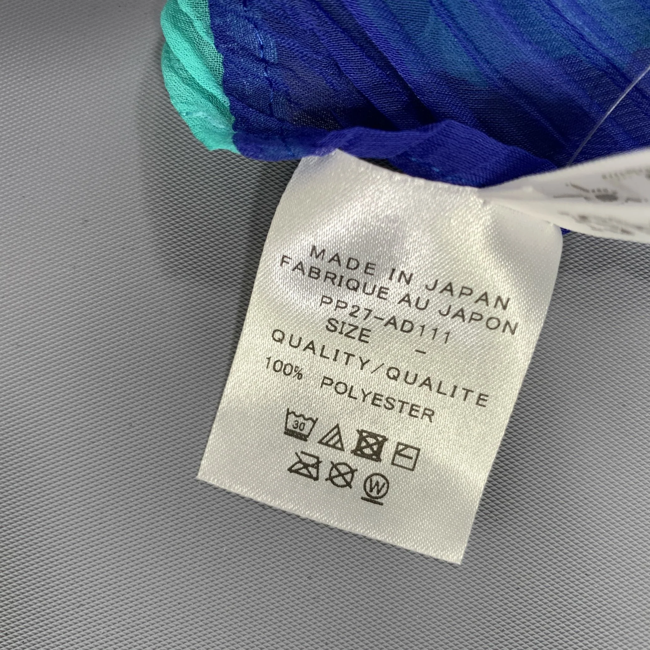 PLEATS PLEASE by ISSEY MIYAKE Blue Green Pleated Polyester Scarves & Shawls - Image 4