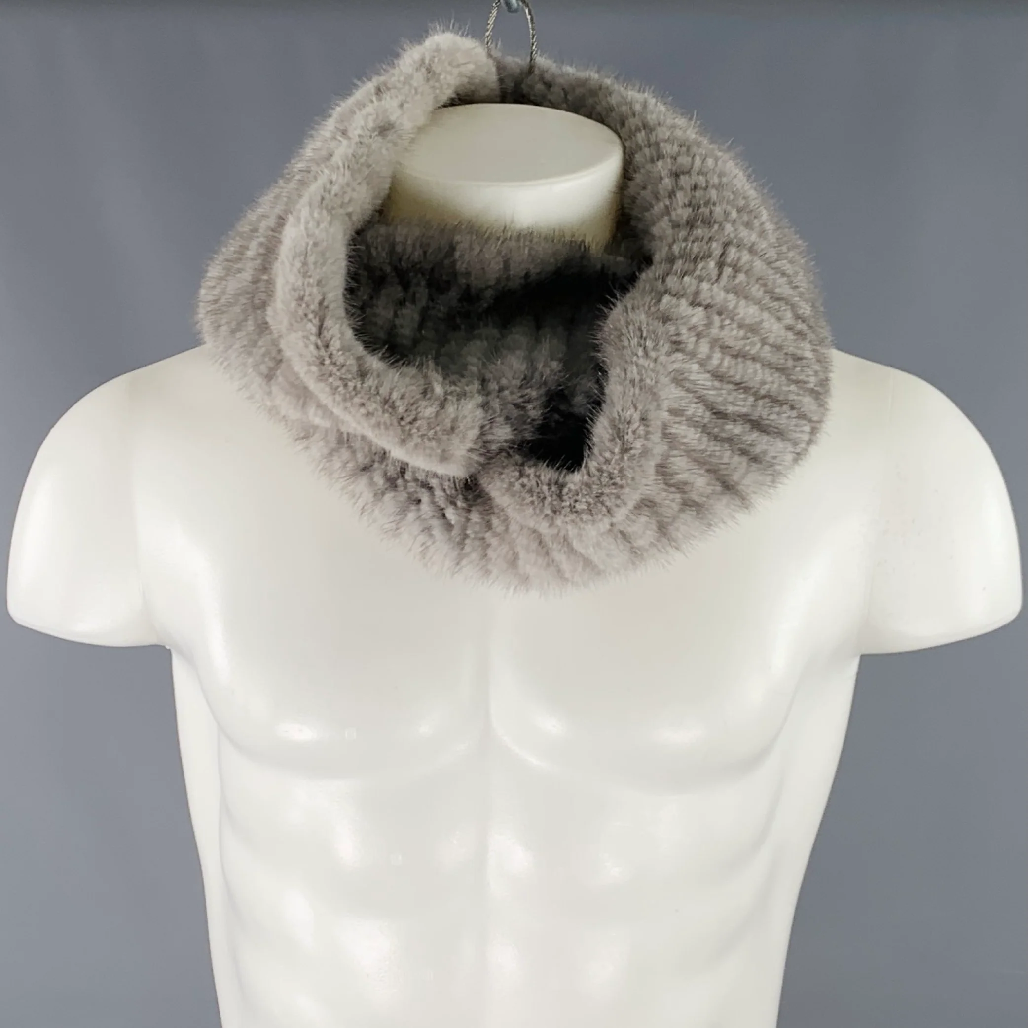 POLOGEORGIS Grey Fur Knit Infinity Scarf - Image 4