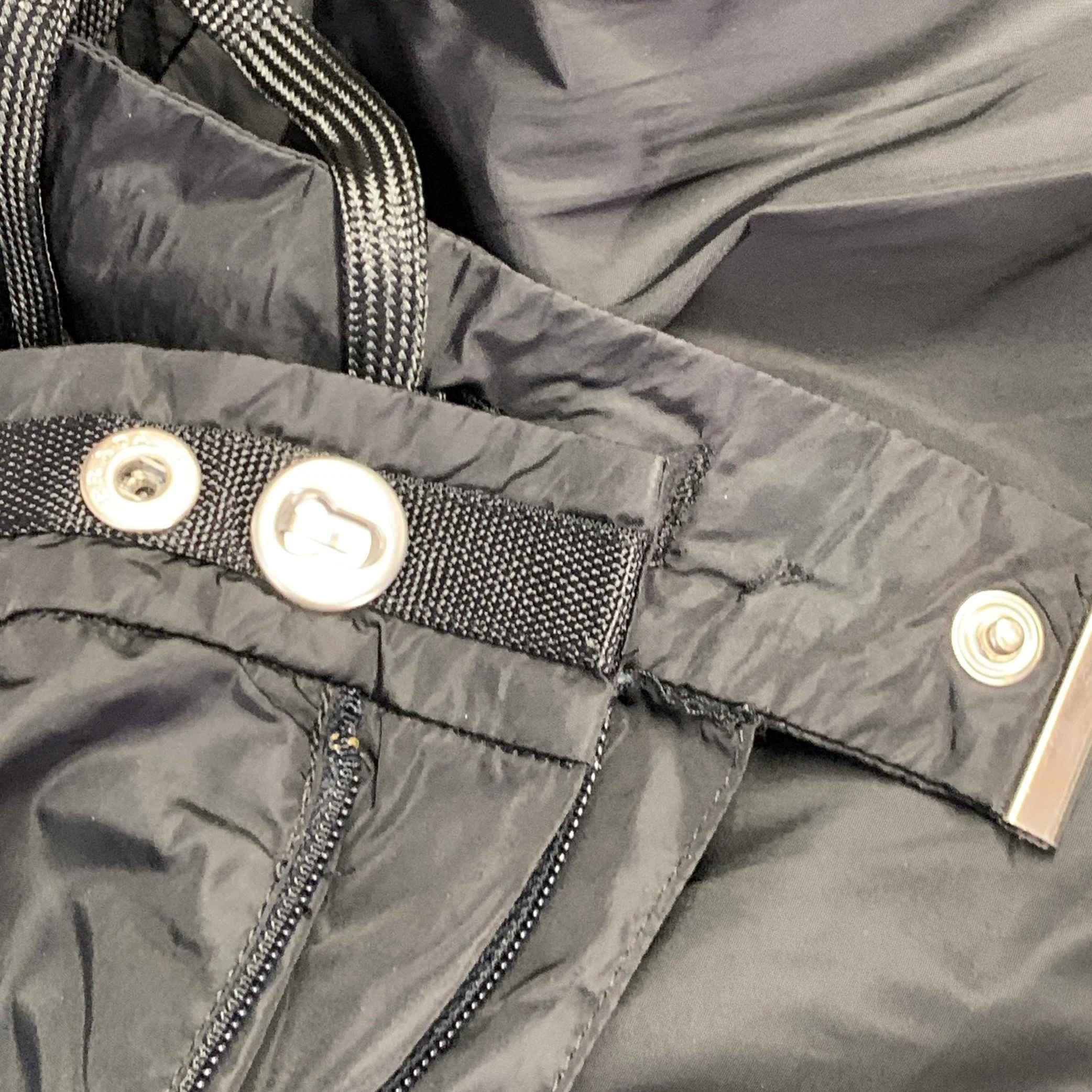 PRADA Size 34 Black Nylon Mesh Lined Zip Fly Swim Trunks - Image 5