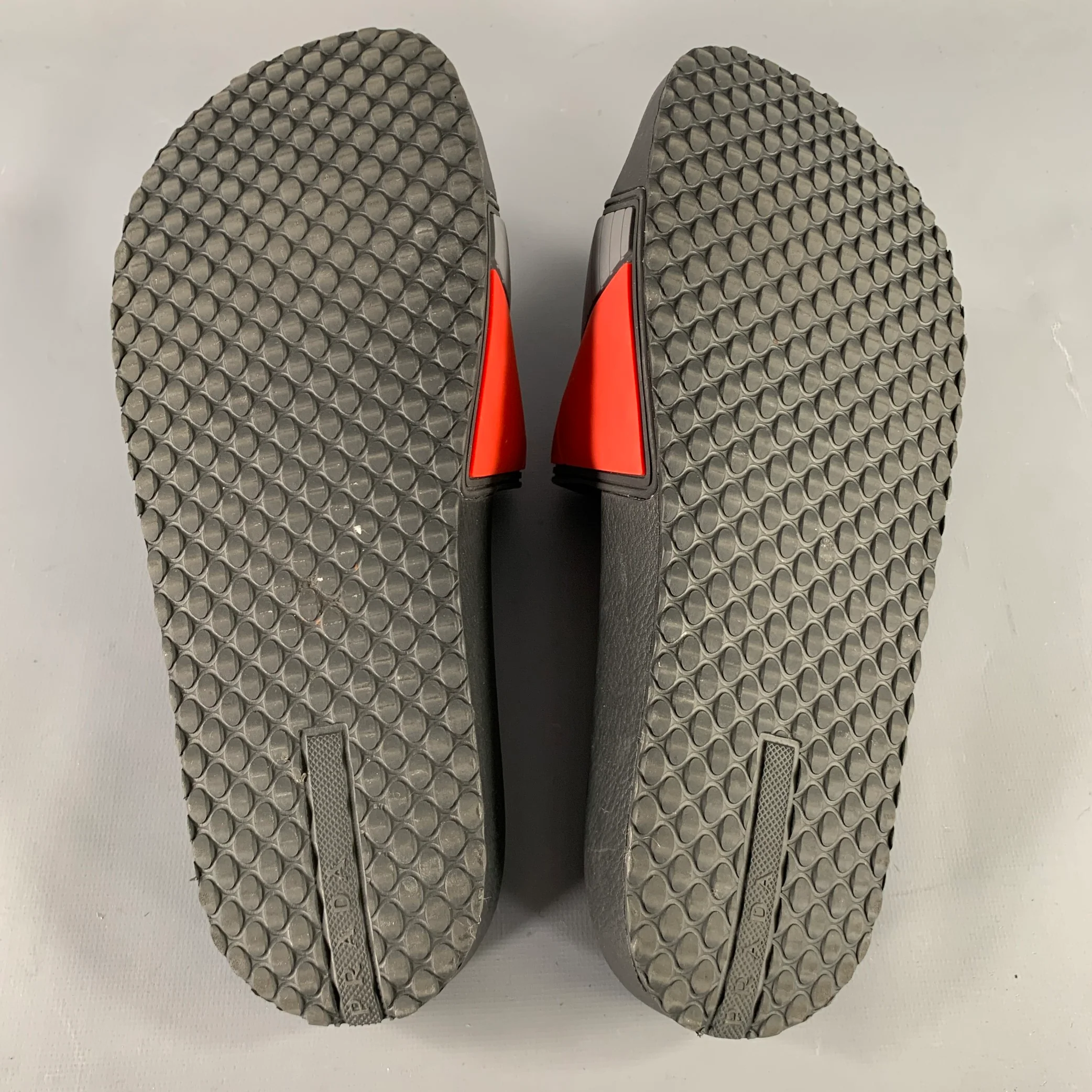 PRADA Size 8 Black & White Logo Rubber Slide Sandals - Image 6
