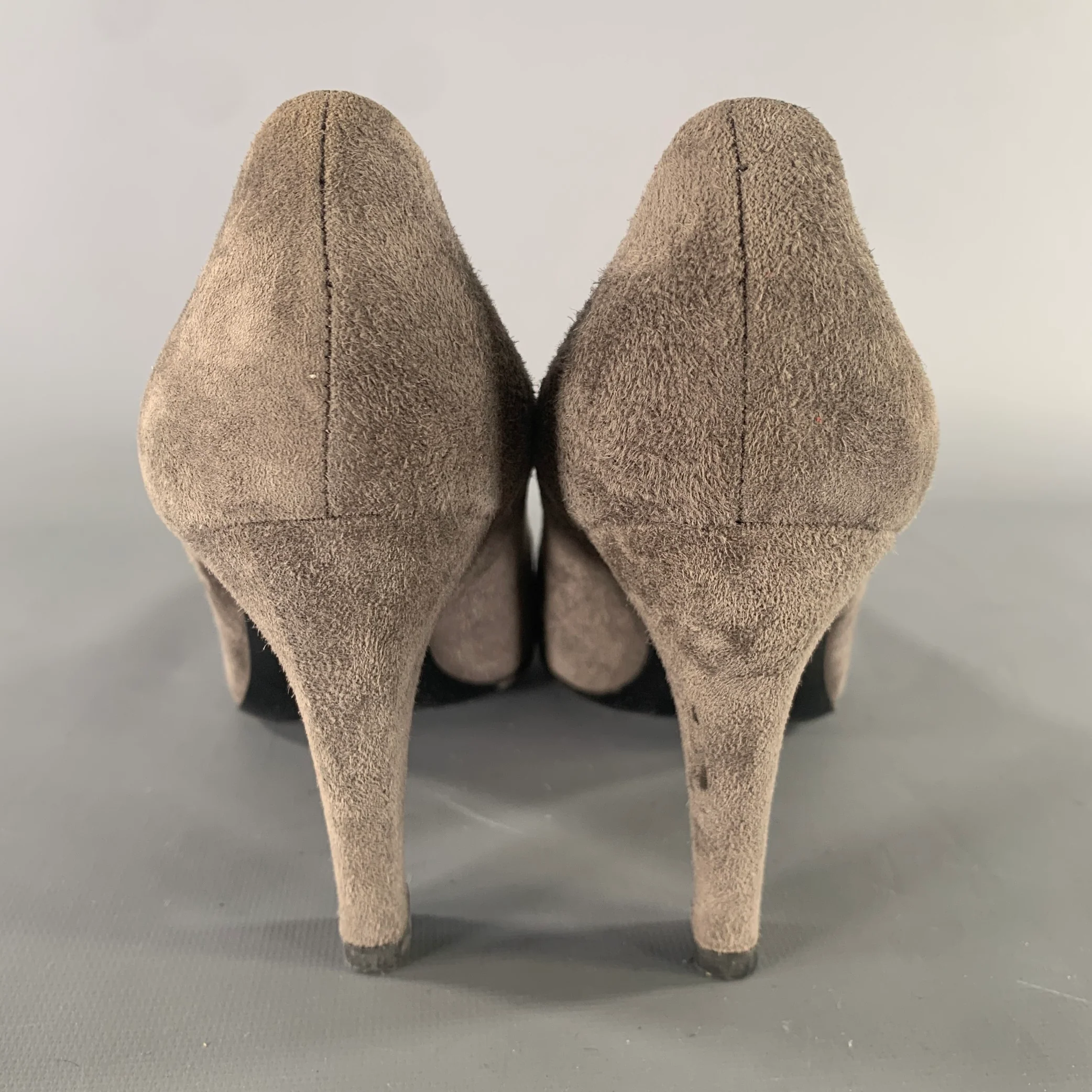 PRADA Size 9.5 Grey Suede Solid Pointed Toe Pumps - Image 3