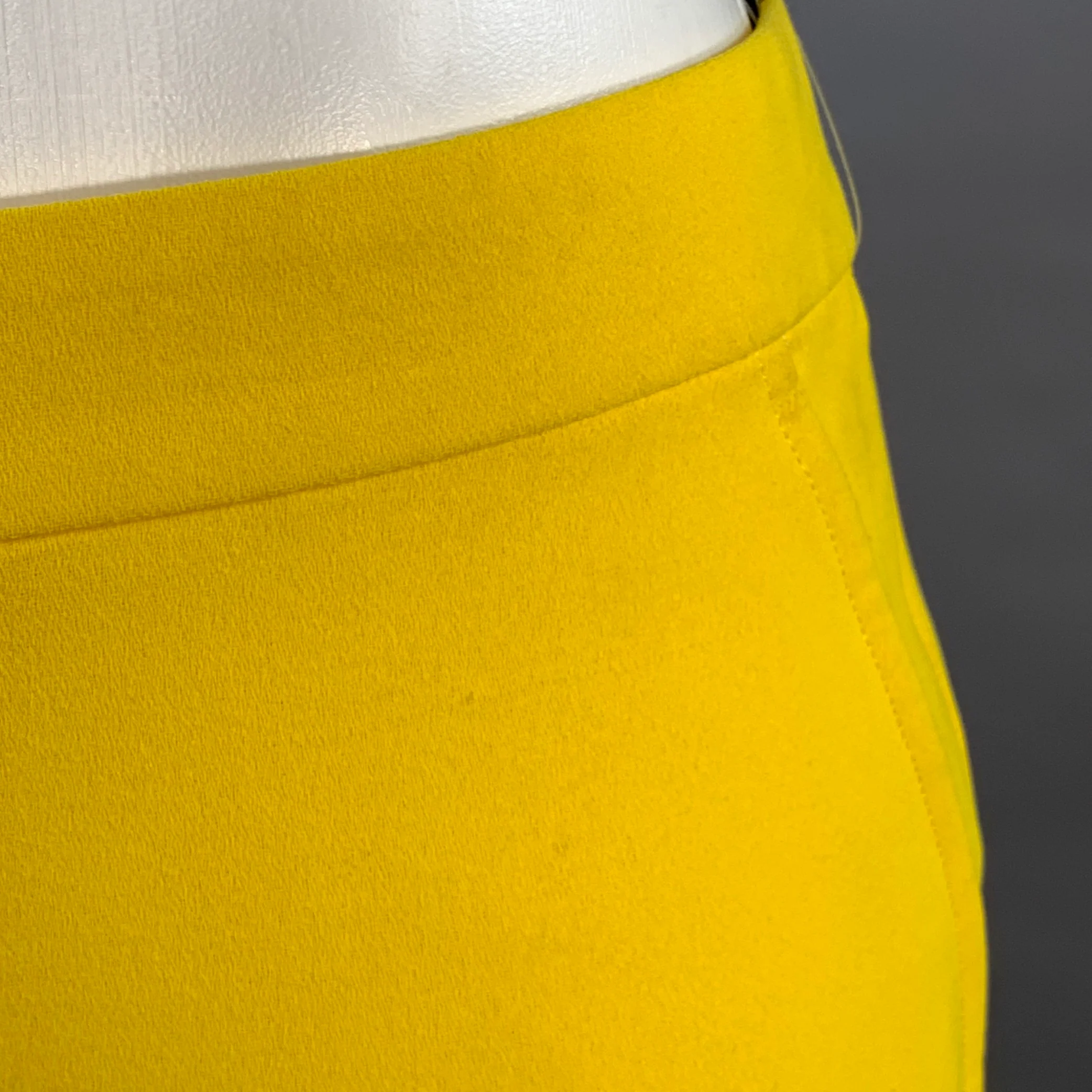 RALPH LAUREN COLLECTION Size 4 Yellow Crepe Tapered Flat Front Zip Fly Dress Pants - Image 4