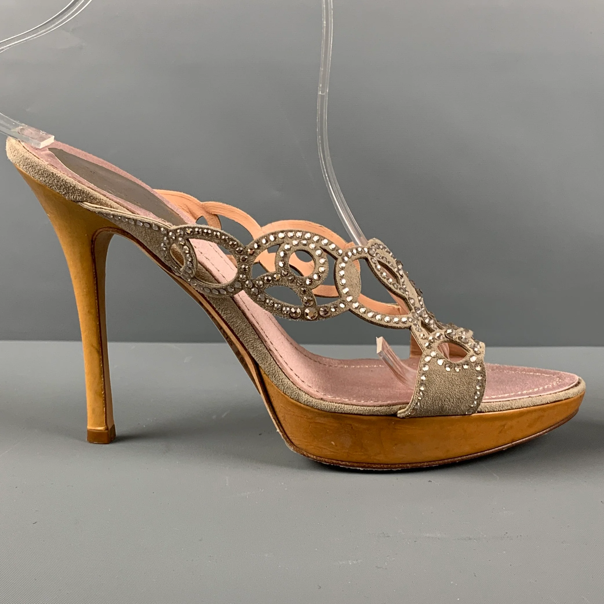 RENE CAOVILLA Size 10.5 Grey Pink Suede Cut Out Platform Sandals - Image 2