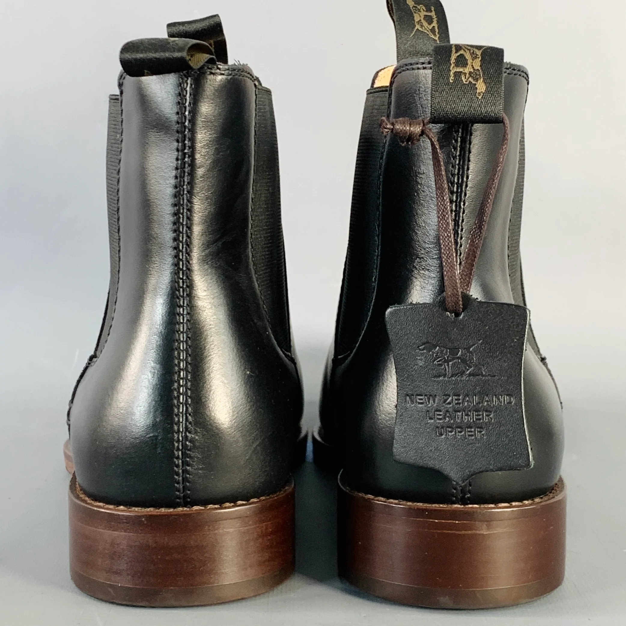 RODD & GUNN Size 10 Farmlands Black Leather Ankle Chelsea Boots - Image 3