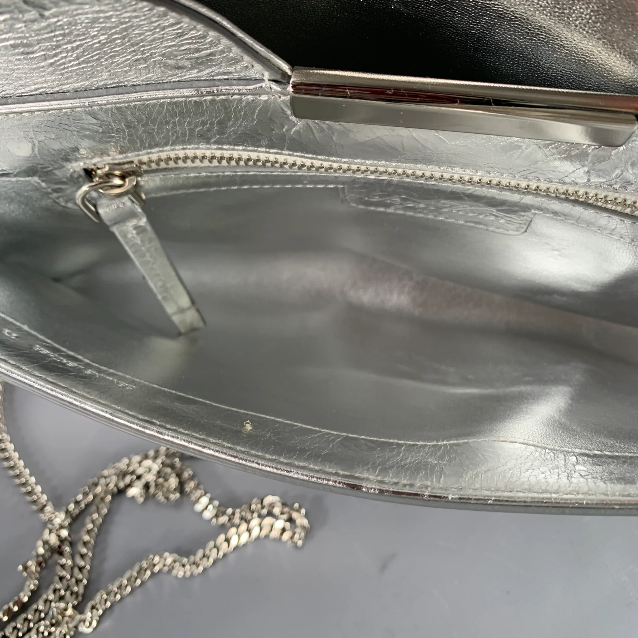 ROGER VIVIER Metallic Silver Textured Leather Clutch Handbag - Image 5