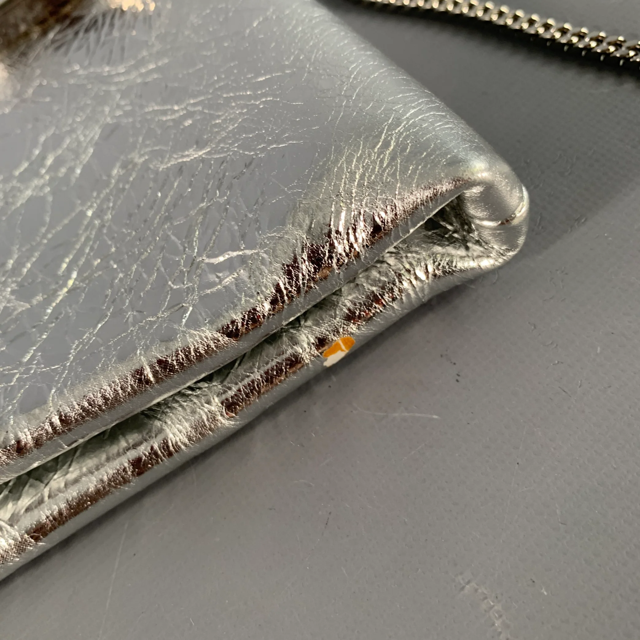 ROGER VIVIER Metallic Silver Textured Leather Clutch Handbag - Image 8