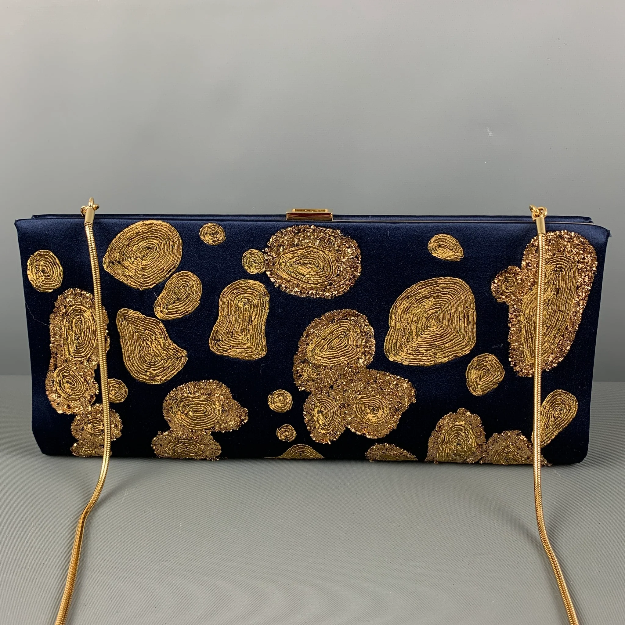 ROGER VIVIER Navy Gold Embroidered Silk Clutch Handbag - Image 5