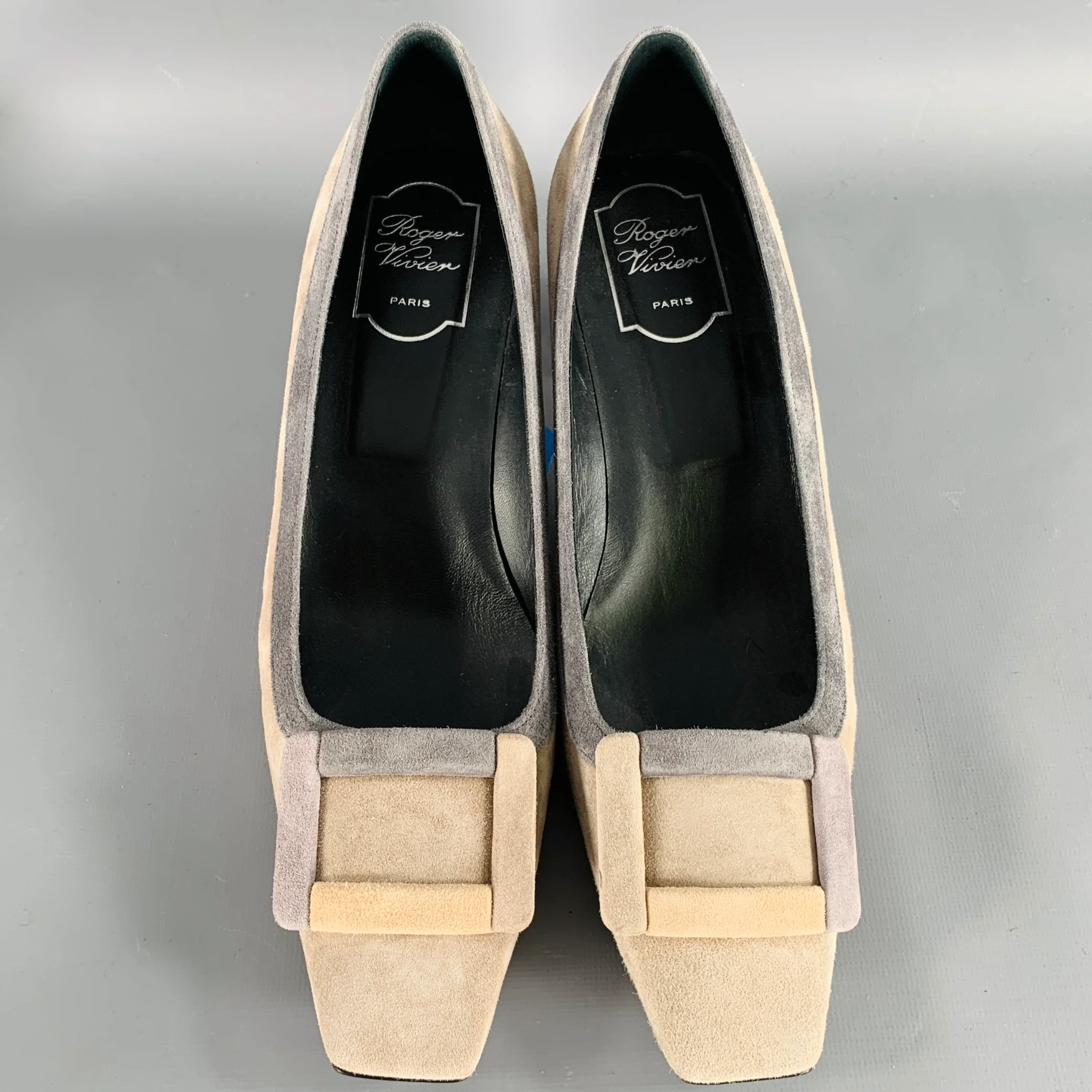 ROGER VIVIER Size 10 Grey Taupe Suede Kitten Heel Pumps - Image 4