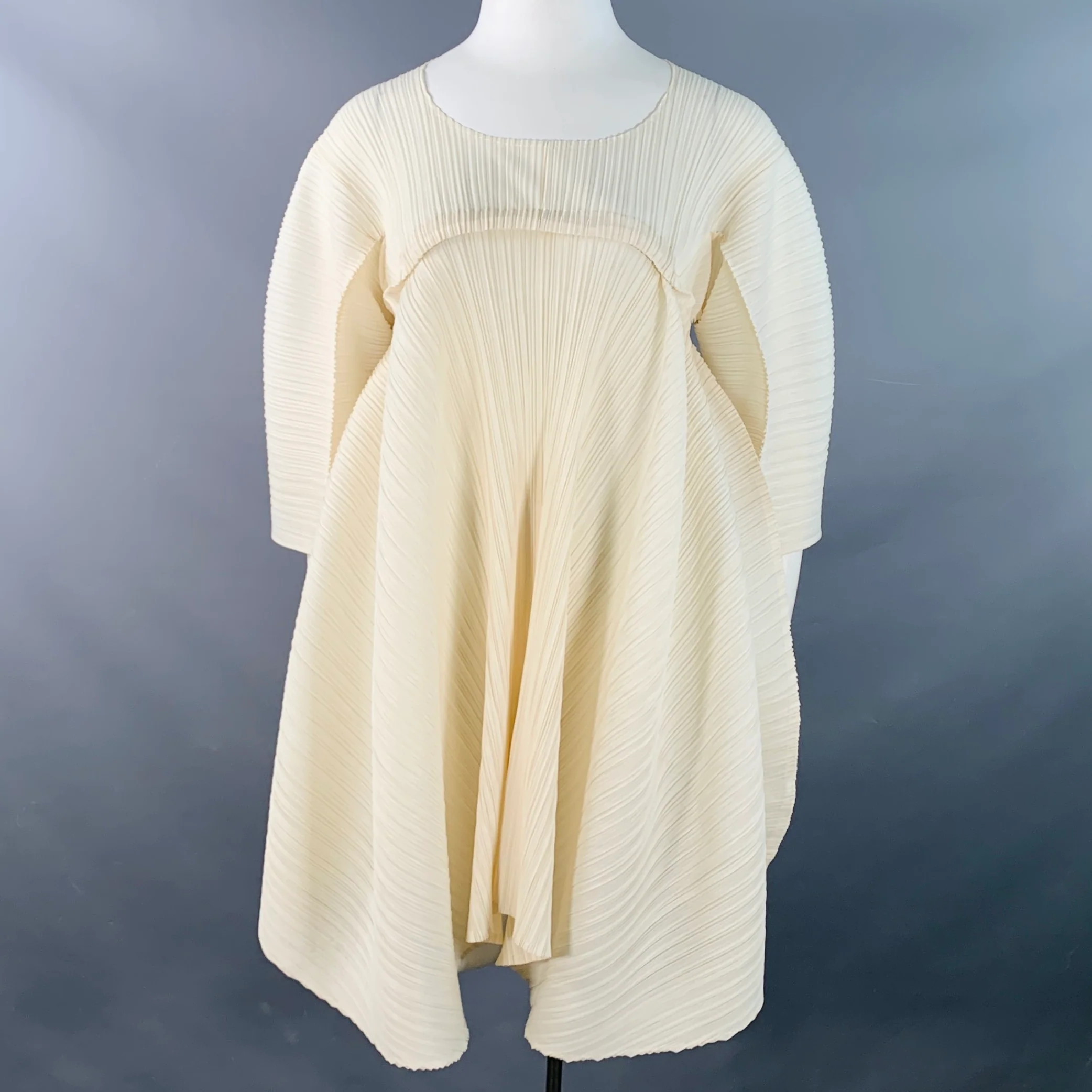 RON DAVID STUDIO One Size Cream Polyester Pleated 3/4 Sleeves Tie Dress