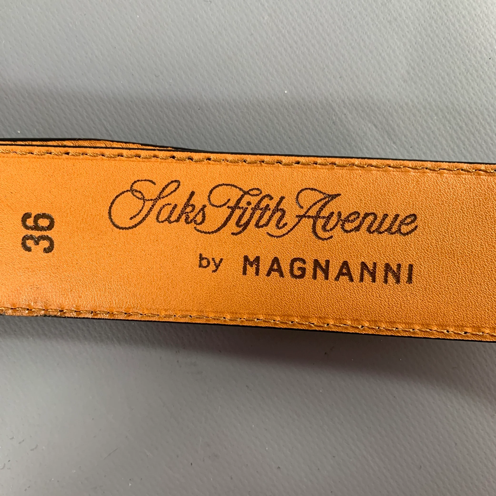 SAKS FIFTH AVENUE MAGNANNI Size 36 Navy Tan Two Tone Leather Belt - Image 5