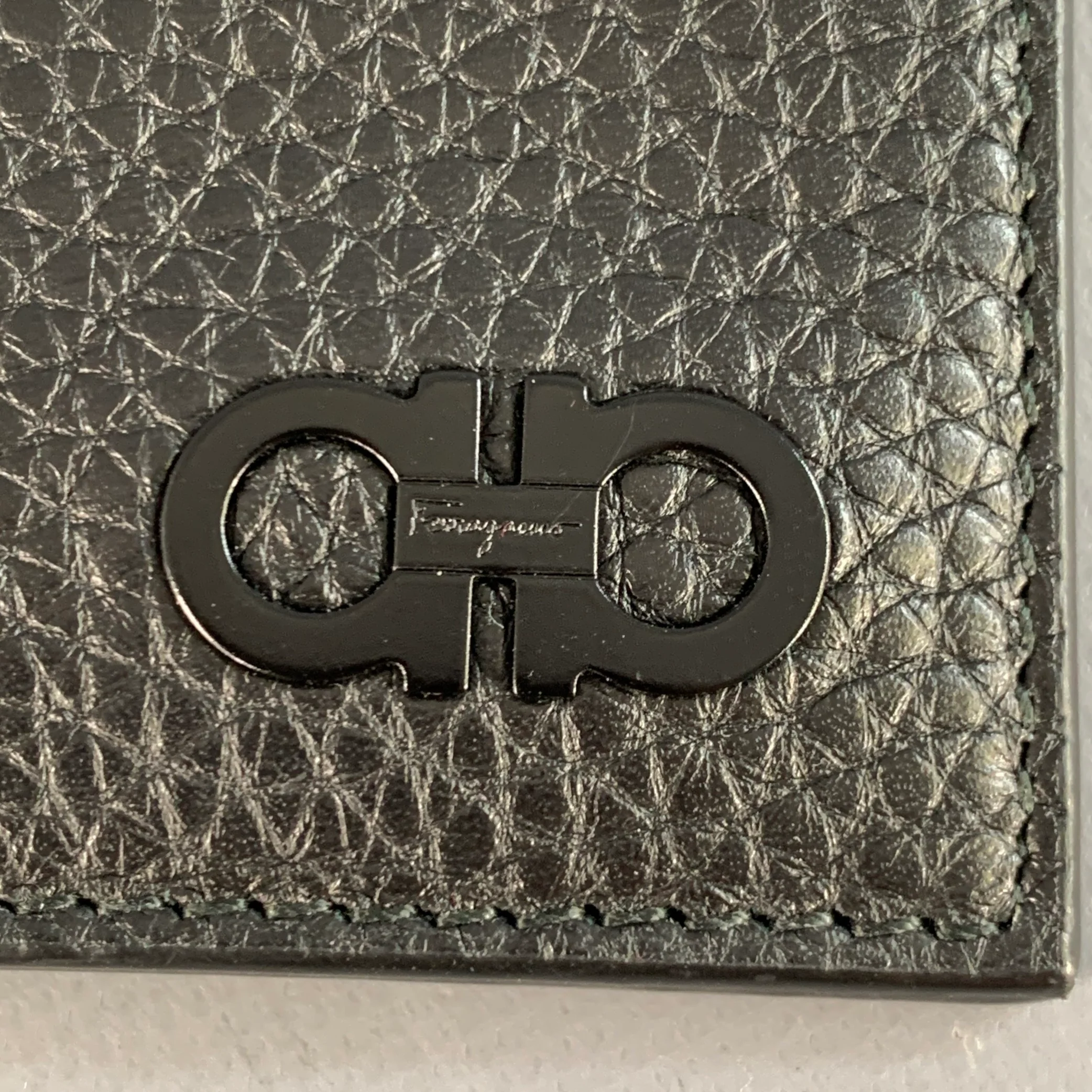 SALVATORE FERRAGAMO One Size Black Pebble Grain Leather Card Case Lanyard - Image 2