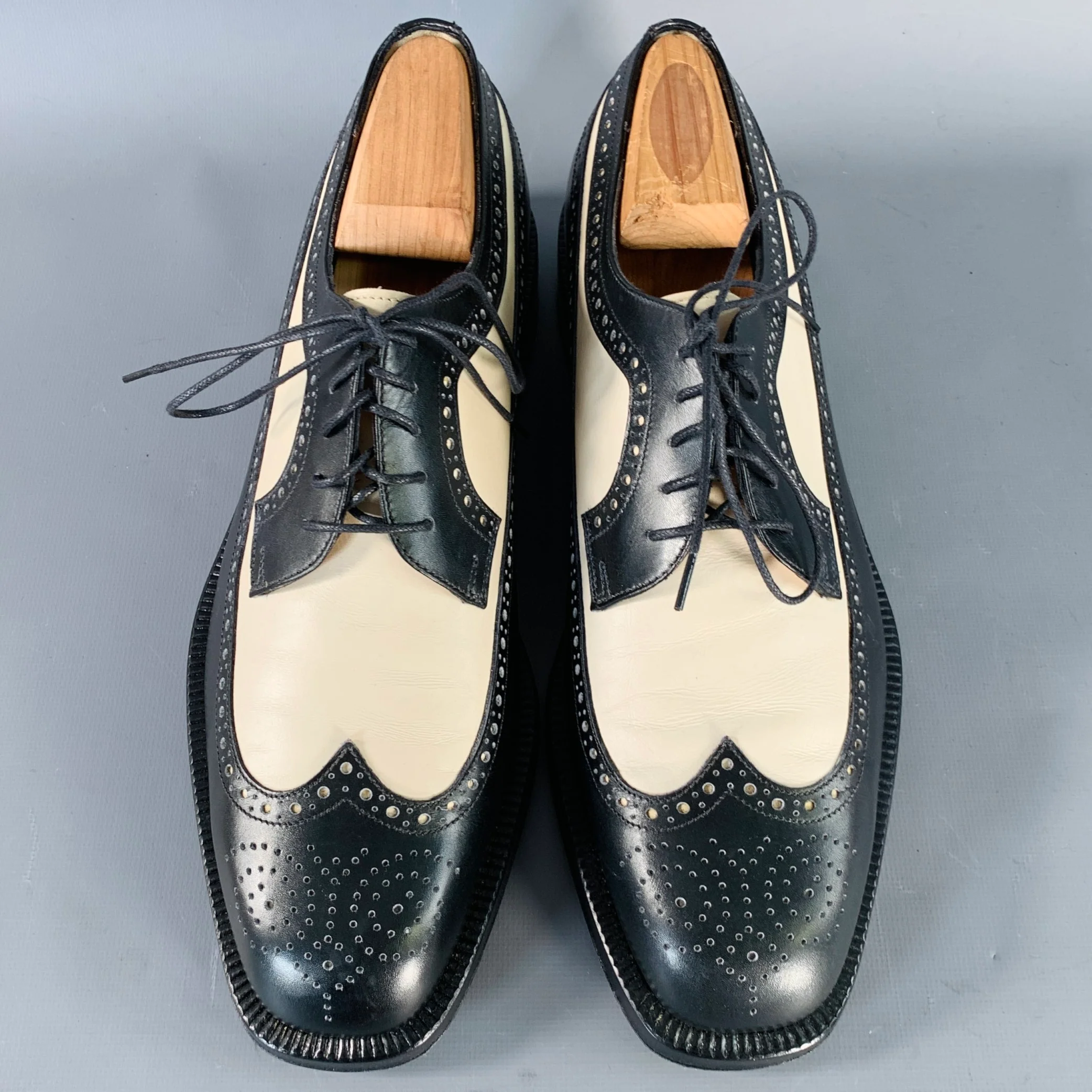 SALVATORE FERRAGAMO Size 9 Black Ivory Leather Spectator Wingtip Lace-Up Shoes - Image 4
