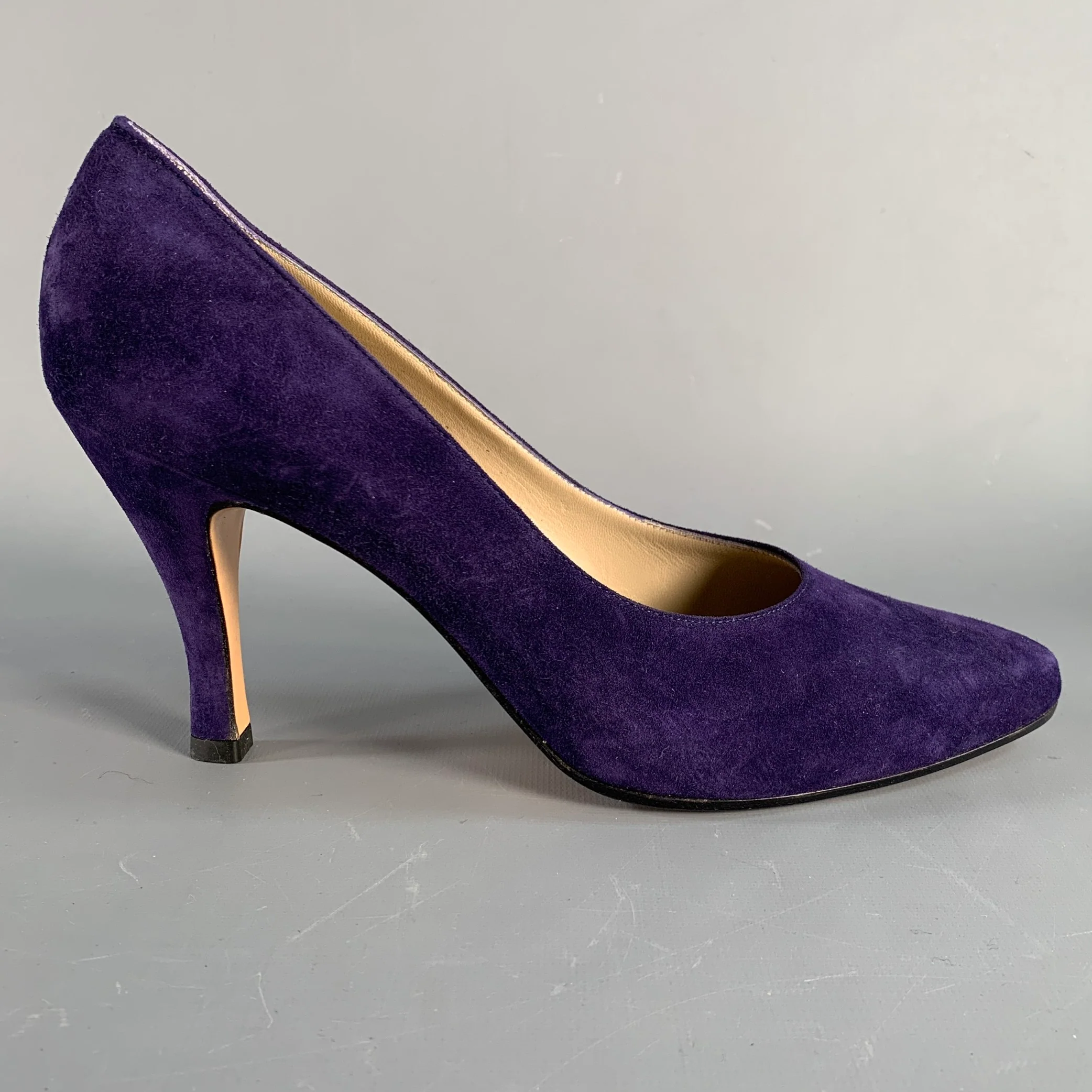 SALVATORE FERRAGAMO Size 9 Purple Suede Pumps - Image 2