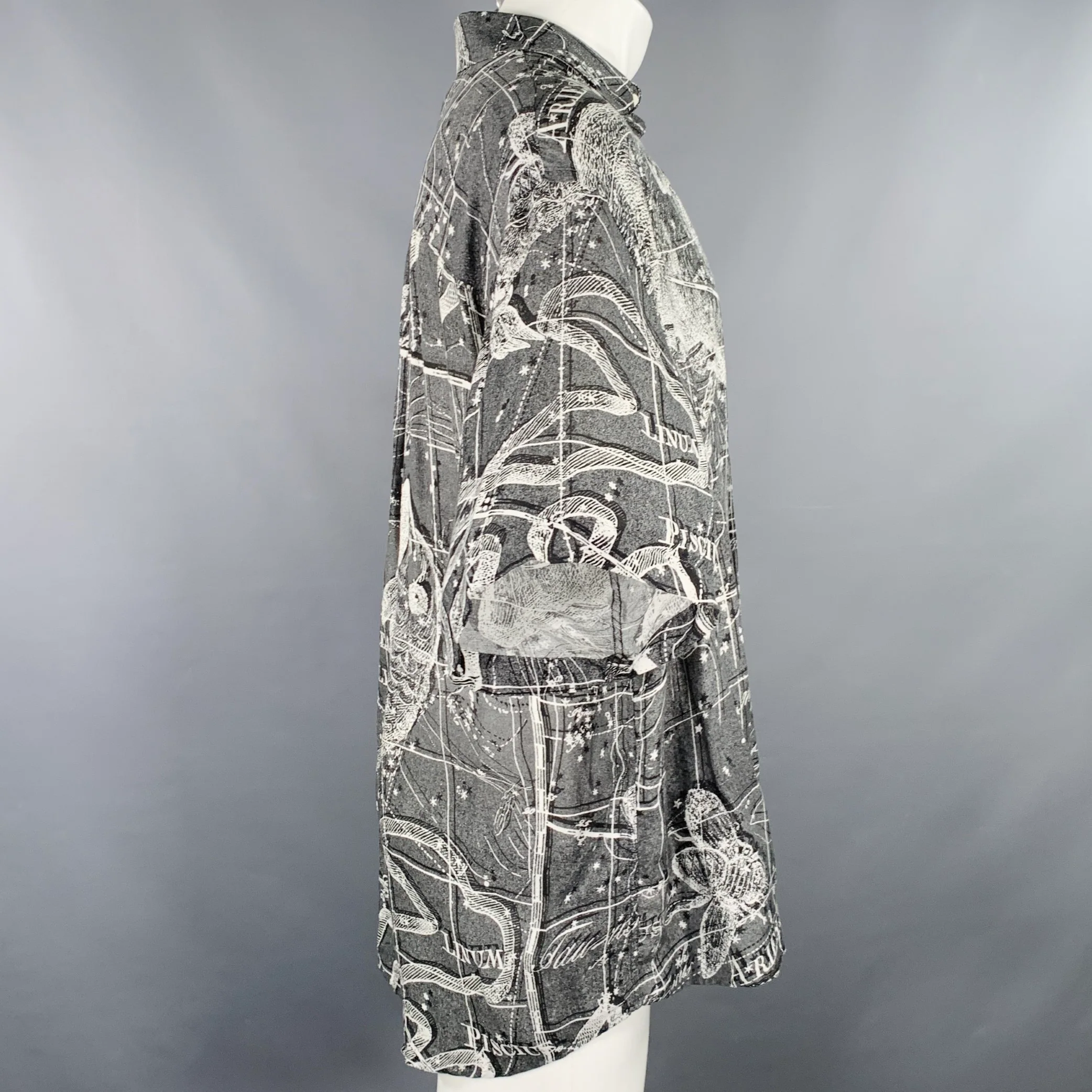 SCHNAYDERMAN'S Size M Grey White Zodiac Print Viscose Silk Short Sleeve Shirt - Image 4