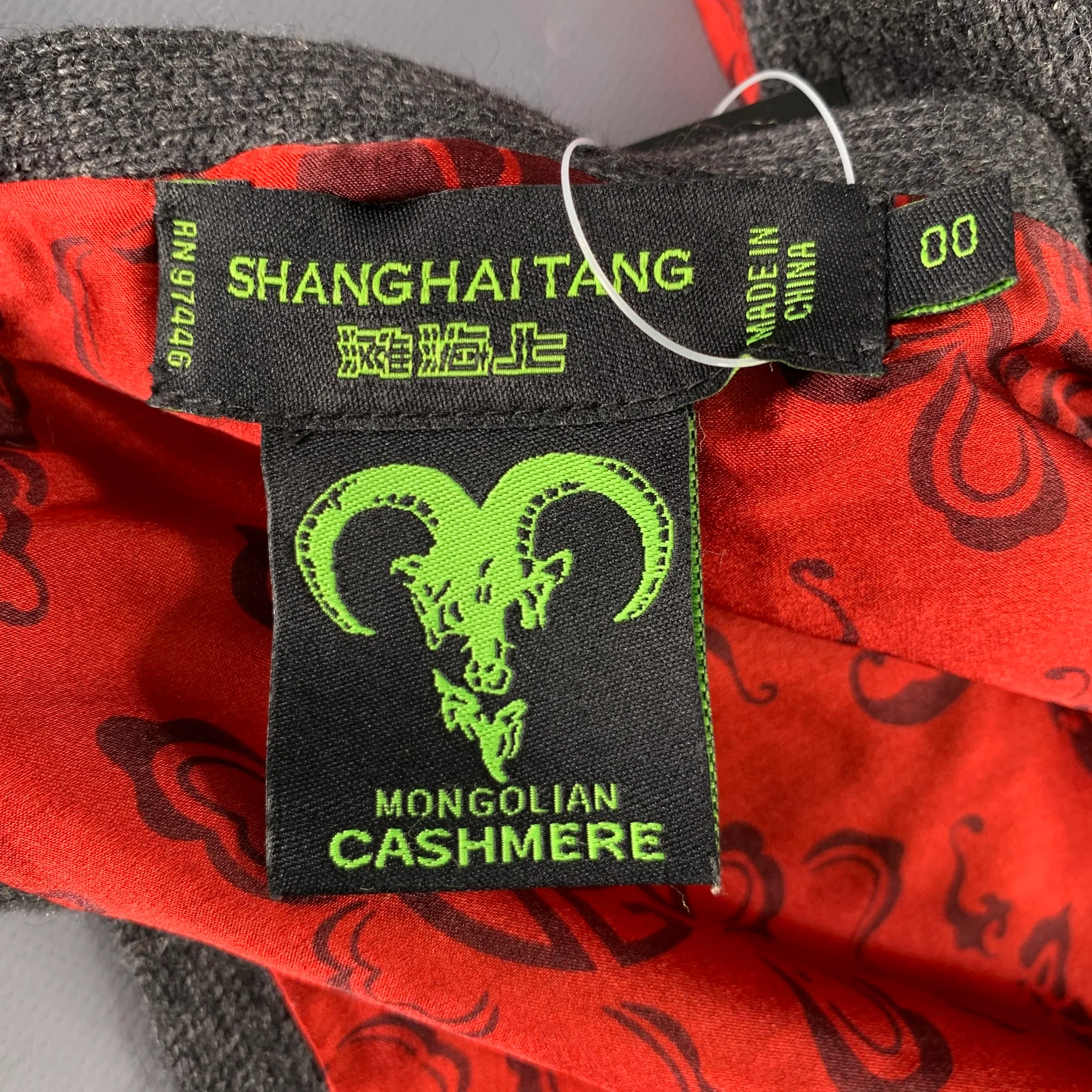 SHANGHAI TANG Grey Red Reversible Cashmere Silk Scarf - Image 3