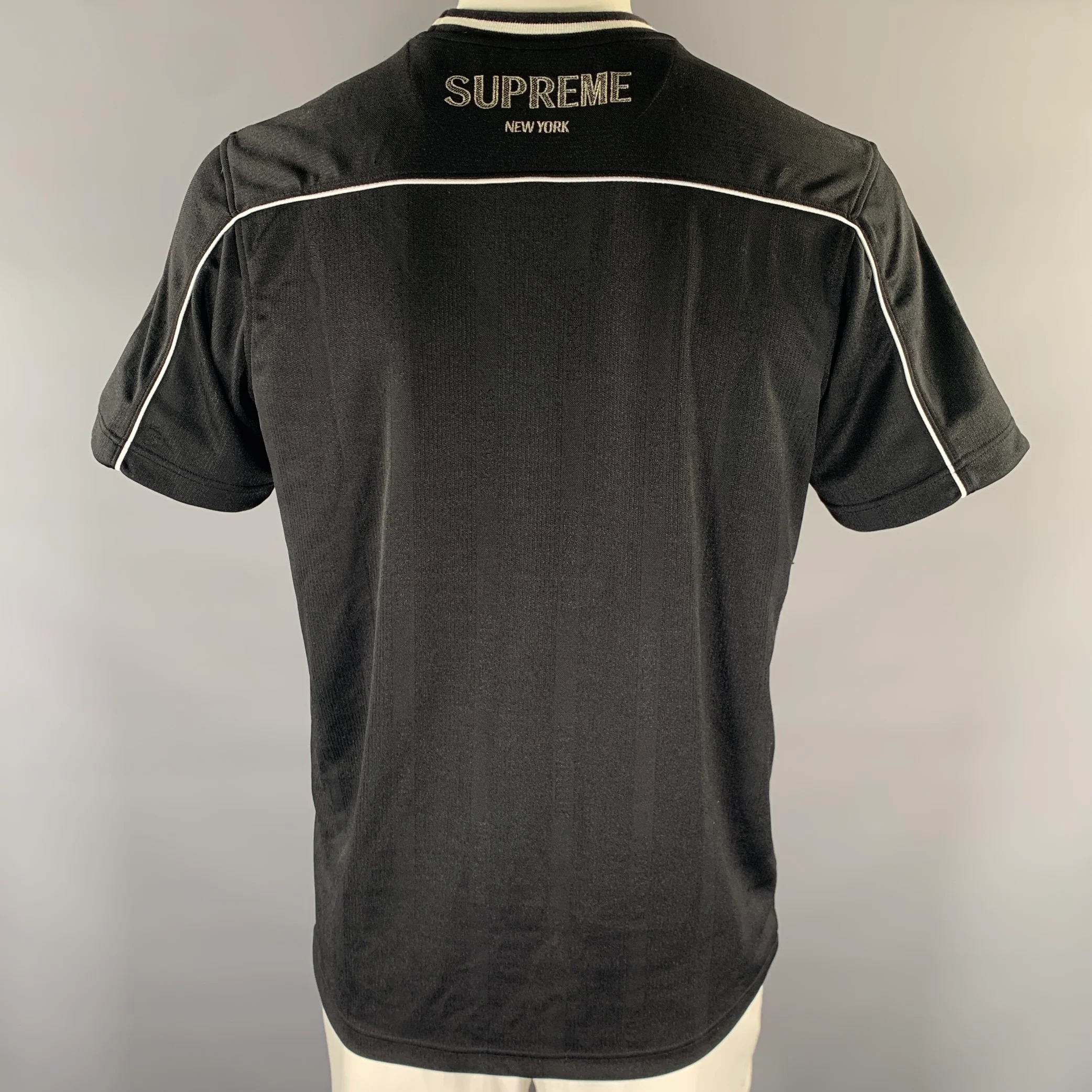 SUPREME Size L Black Silver White Logo Polyester Jersey T-shirt - Image 4