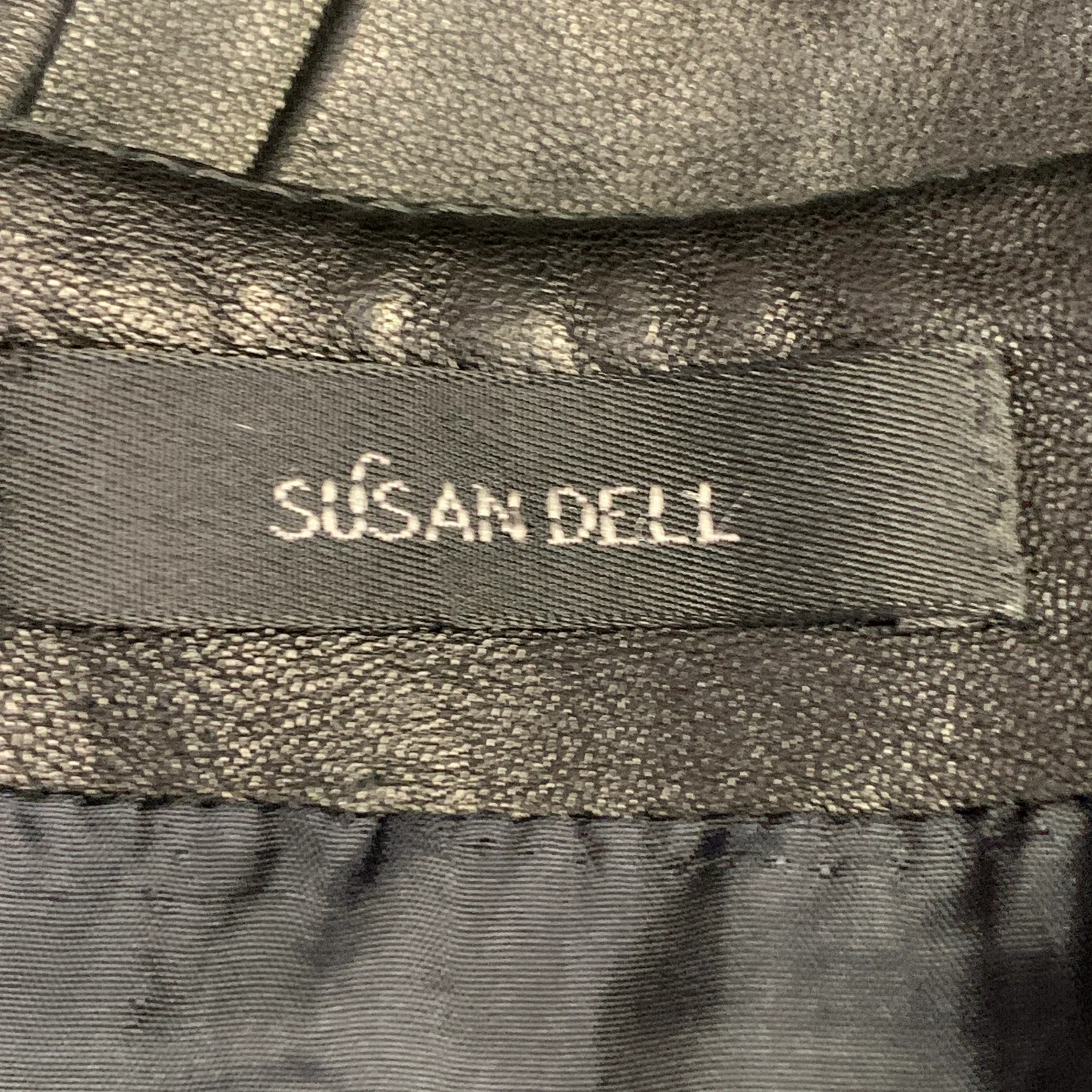 SUSAN DELL Vintage Size 2 Black Leather Pleated Skirt - Image 3