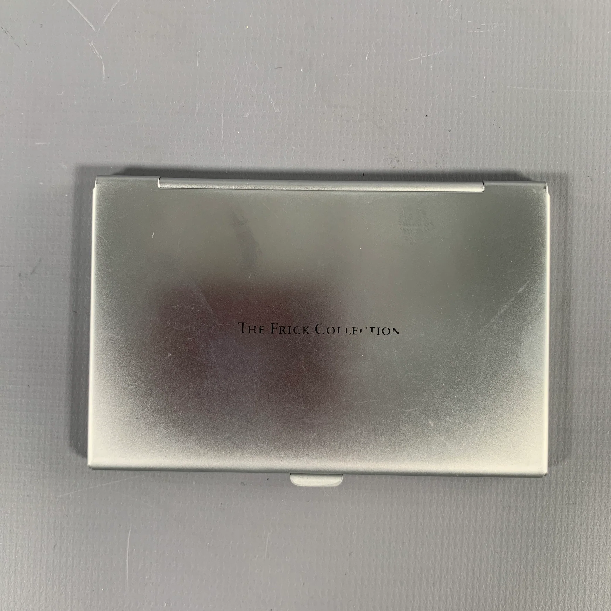 THE FRICK COLLECTION Silver Brown Statue Metal Card Case Bag - Image 3