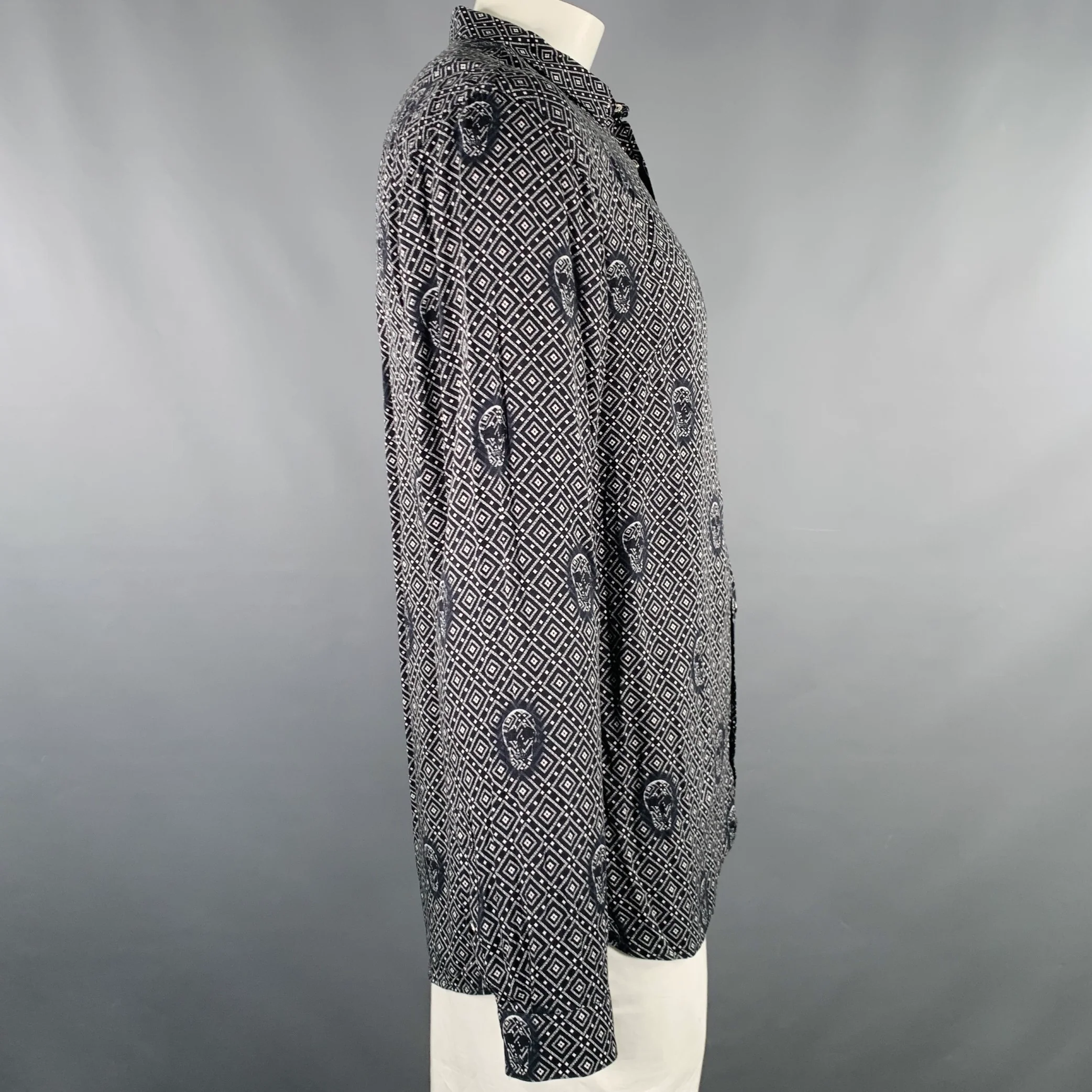 THE KOOPLES Size XL Black White Skulls Viscose Snaps Long Sleeve Shirt - Image 3