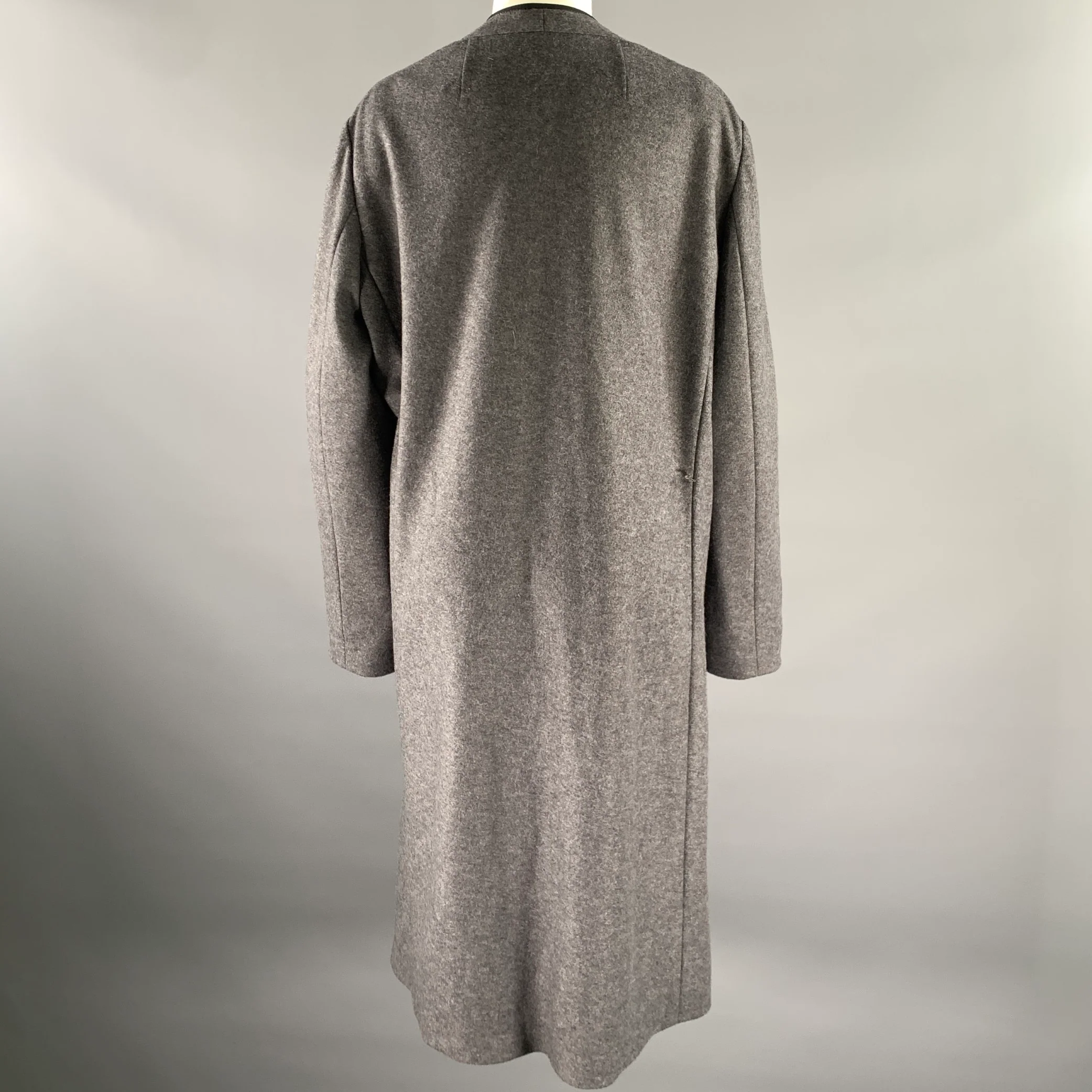 THE ROW Size 12 Grey Black Wool Lambskin Coat - Image 4
