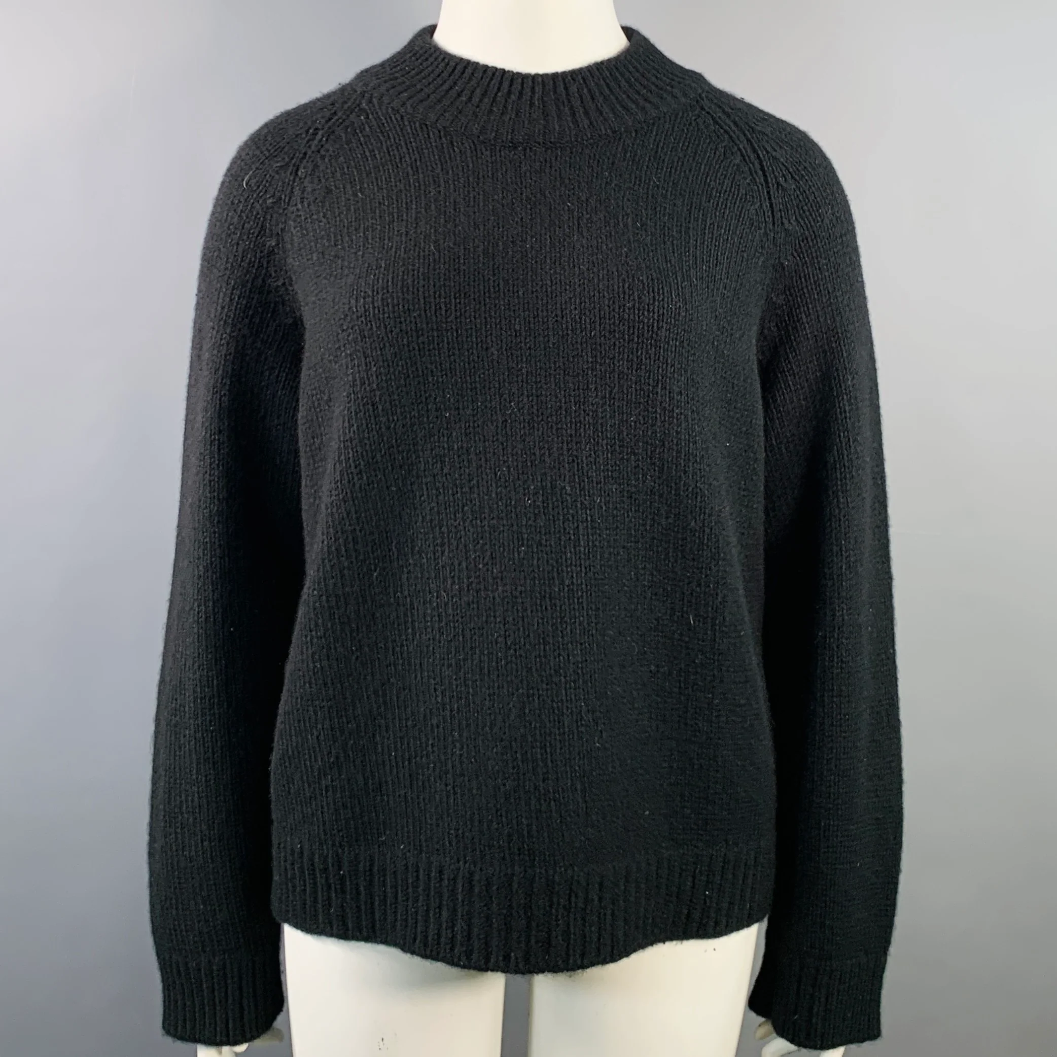THE ROW Size L Black Cashmere Knit Raglan Sleeves Crew Neck Sweater