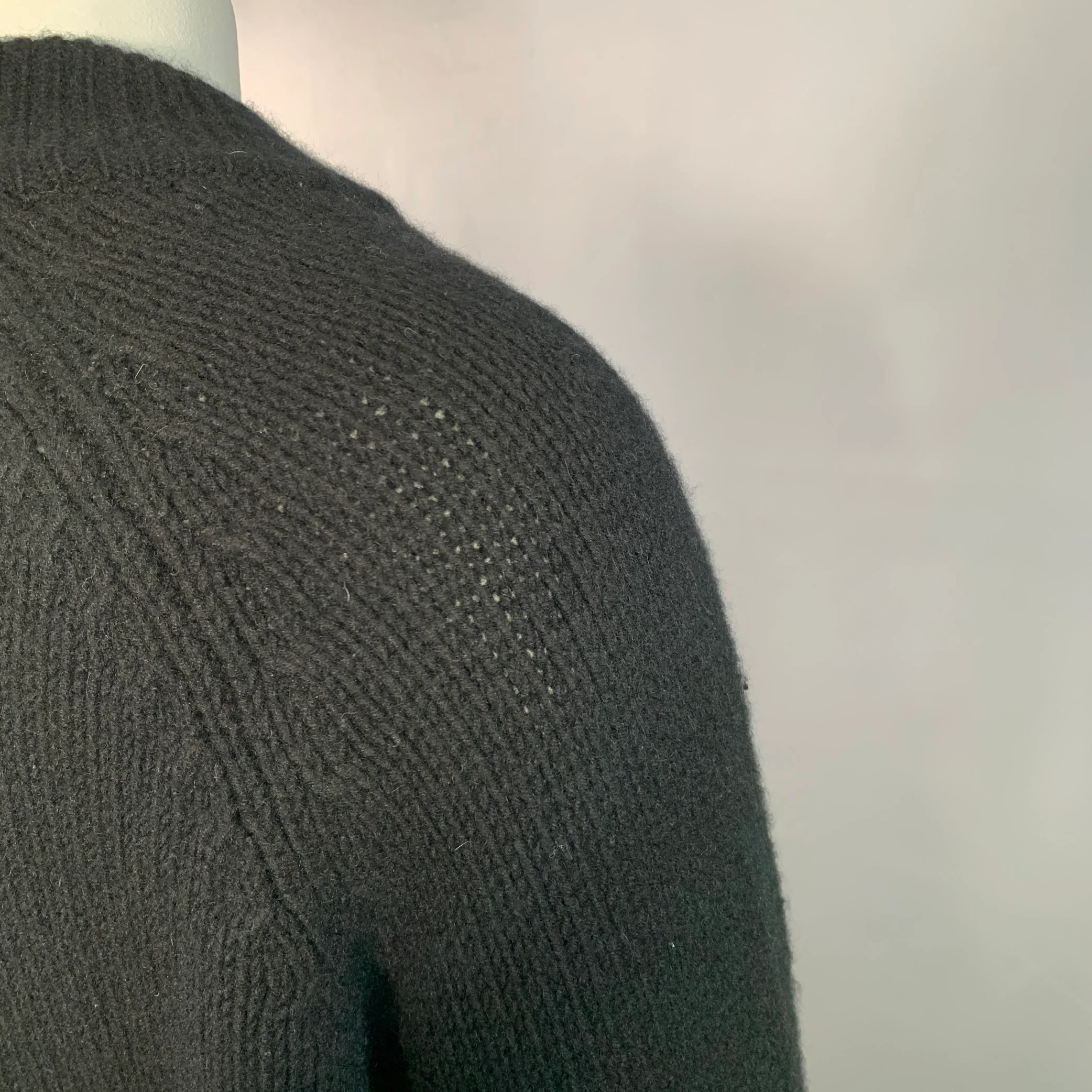 THE ROW Size L Black Cashmere Knit Raglan Sleeves Crew Neck Sweater - Image 5