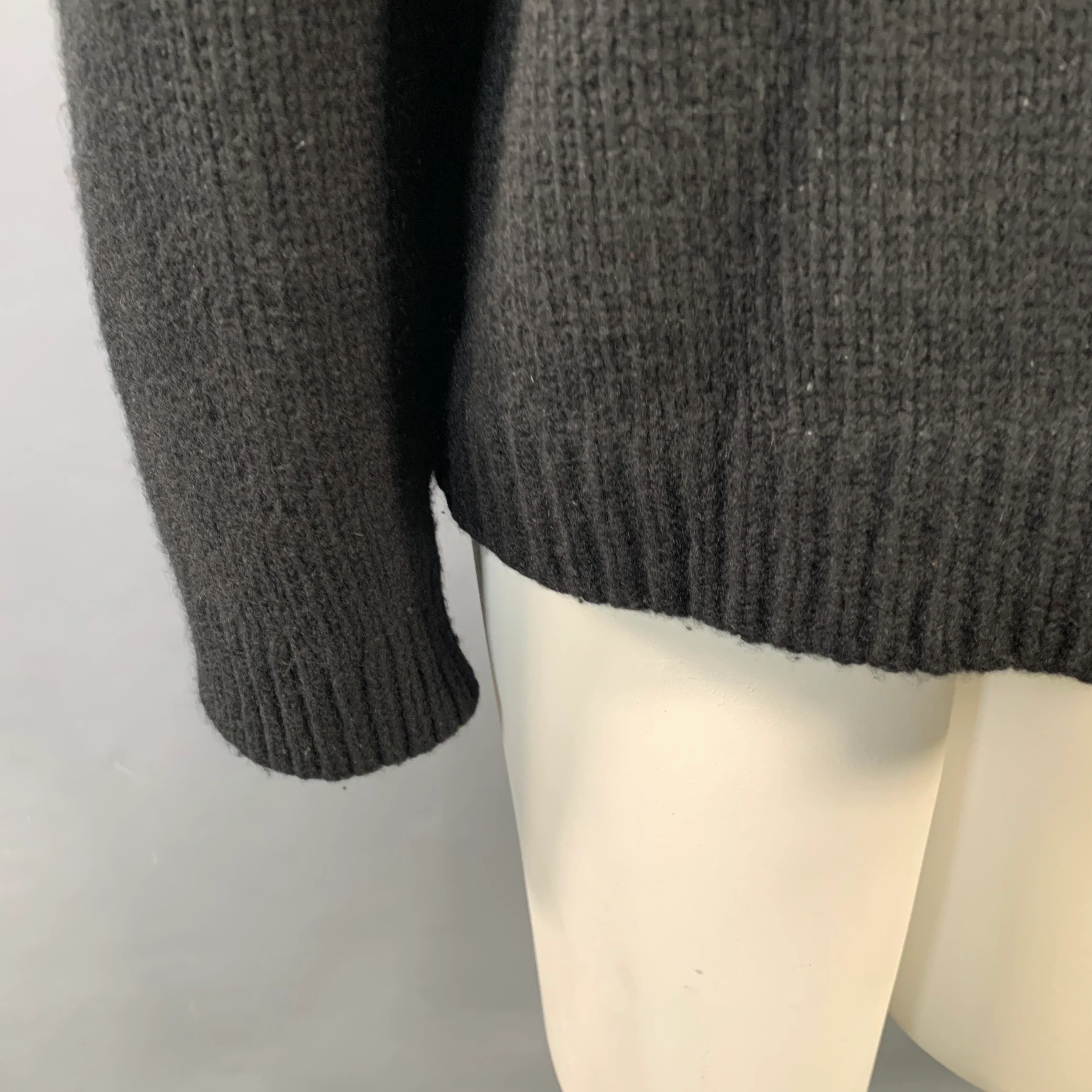 THE ROW Size L Black Cashmere Knit Raglan Sleeves Crew Neck Sweater - Image 6