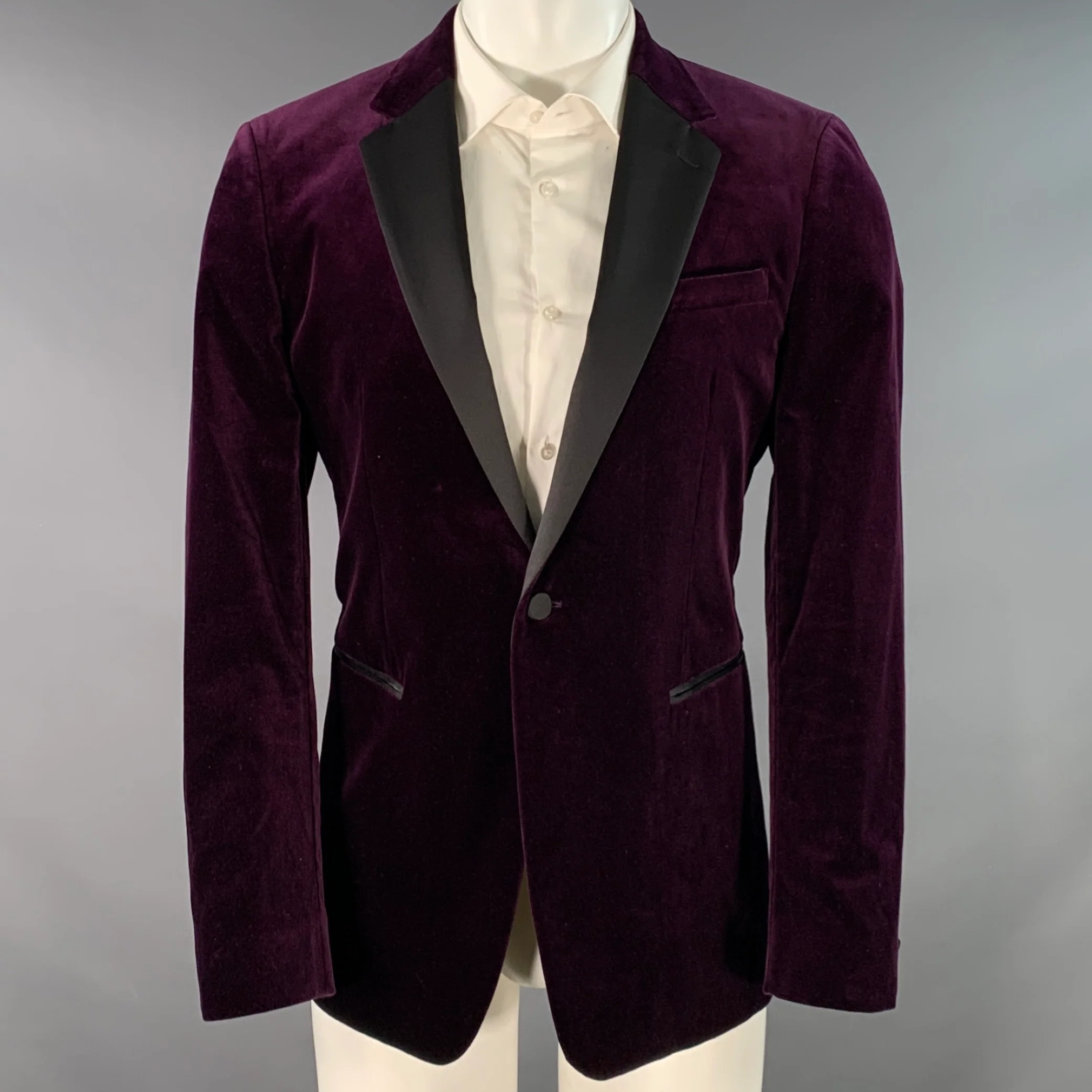 THEORY Size 40 Purple Black Velvet Satin Single Button Tuxedo Sport Coat