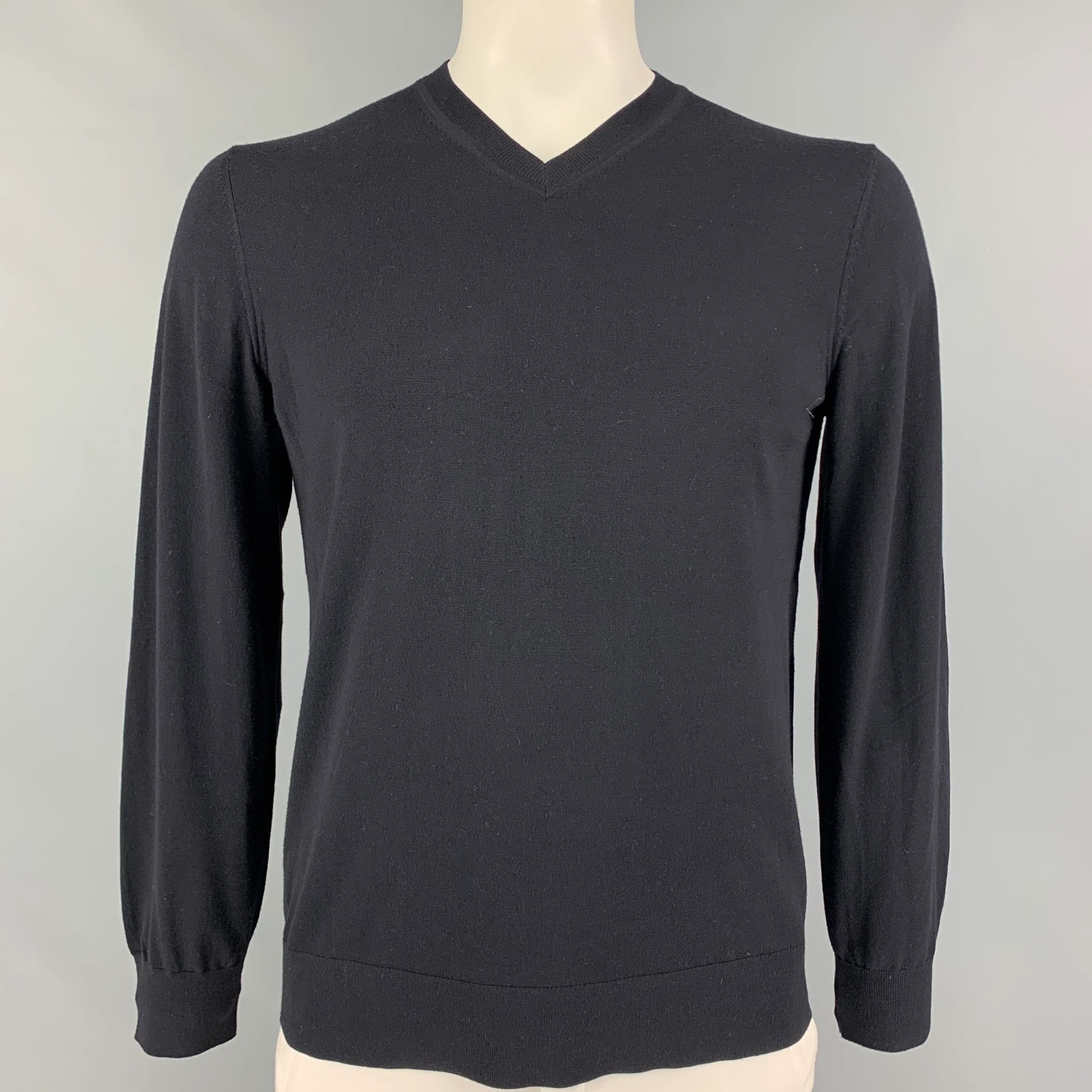 THEORY Size L Navy V-Neck Pullover
