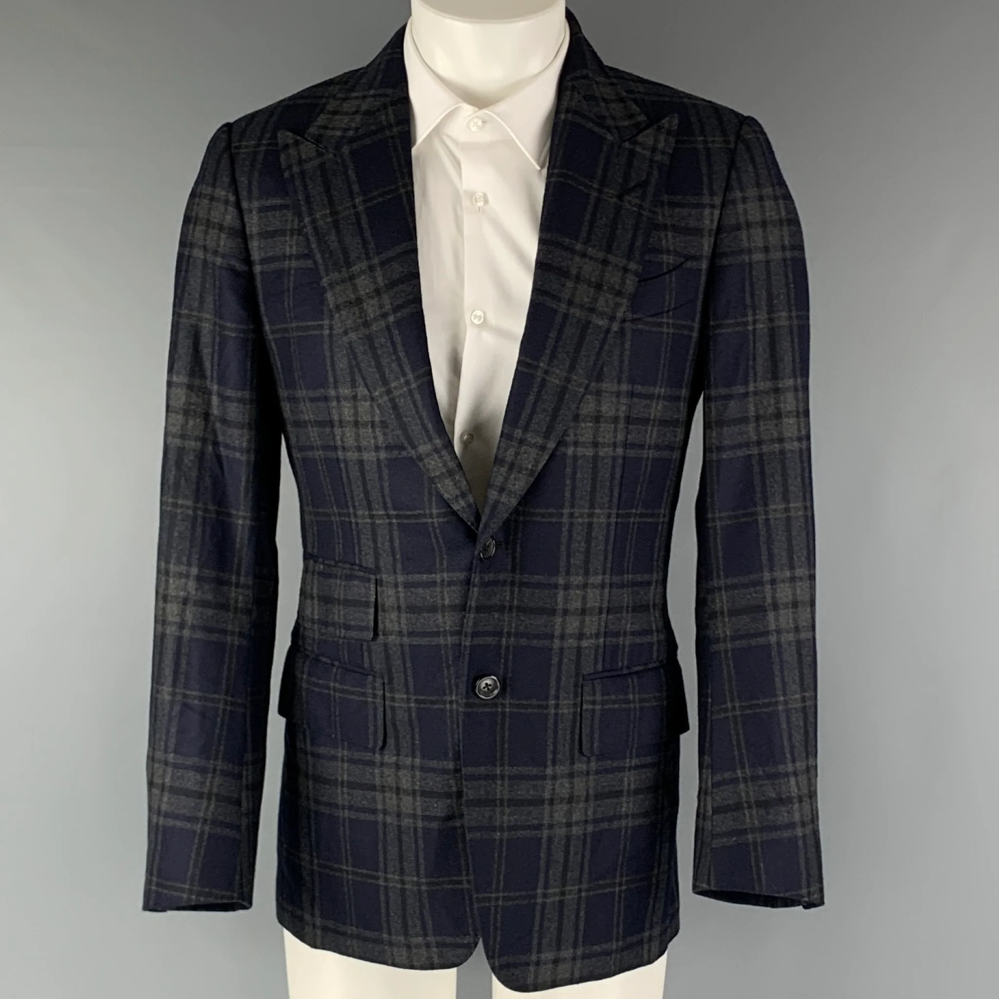 TOM FORD Chest Size 36 Navy Grey Plaid Wool Cashmere Peak Lapel Sport Coat
