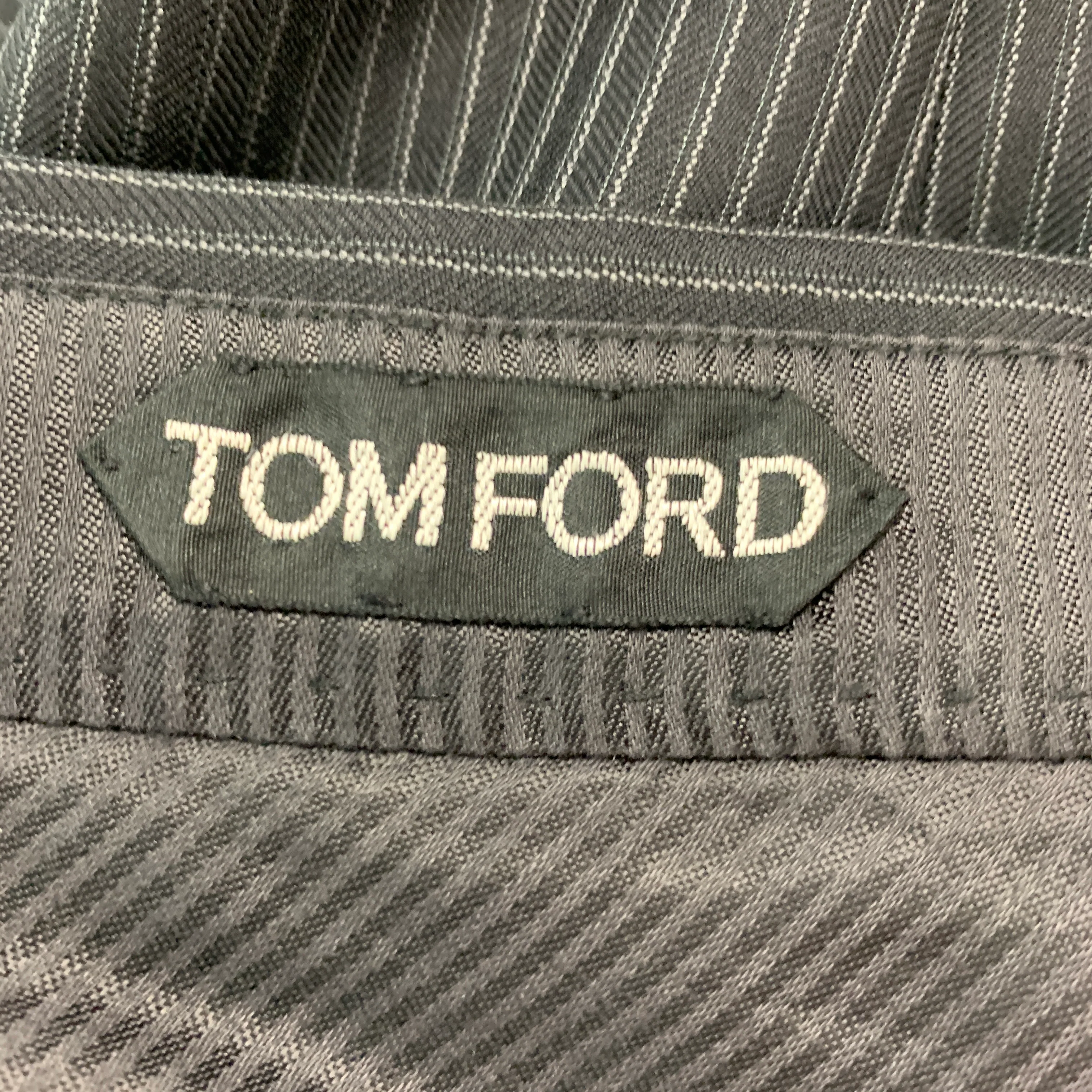 TOM FORD Size 48 Long Black Grey Pinstripe Wool Peak Lapel Suit - Image 11