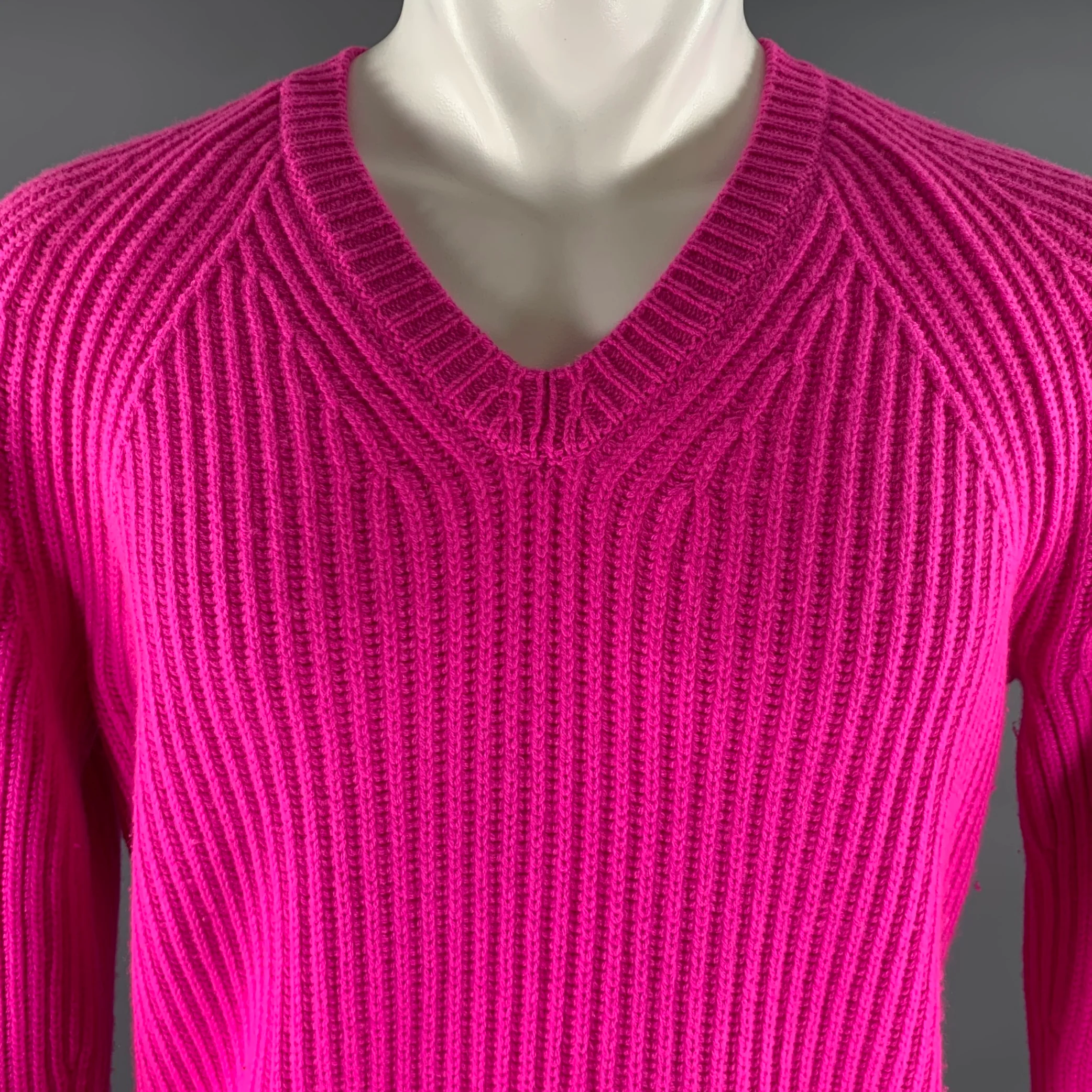 TOM FORD Size S Pink Ribbed Knit Cashmere V-Neck Sweater - Image 2