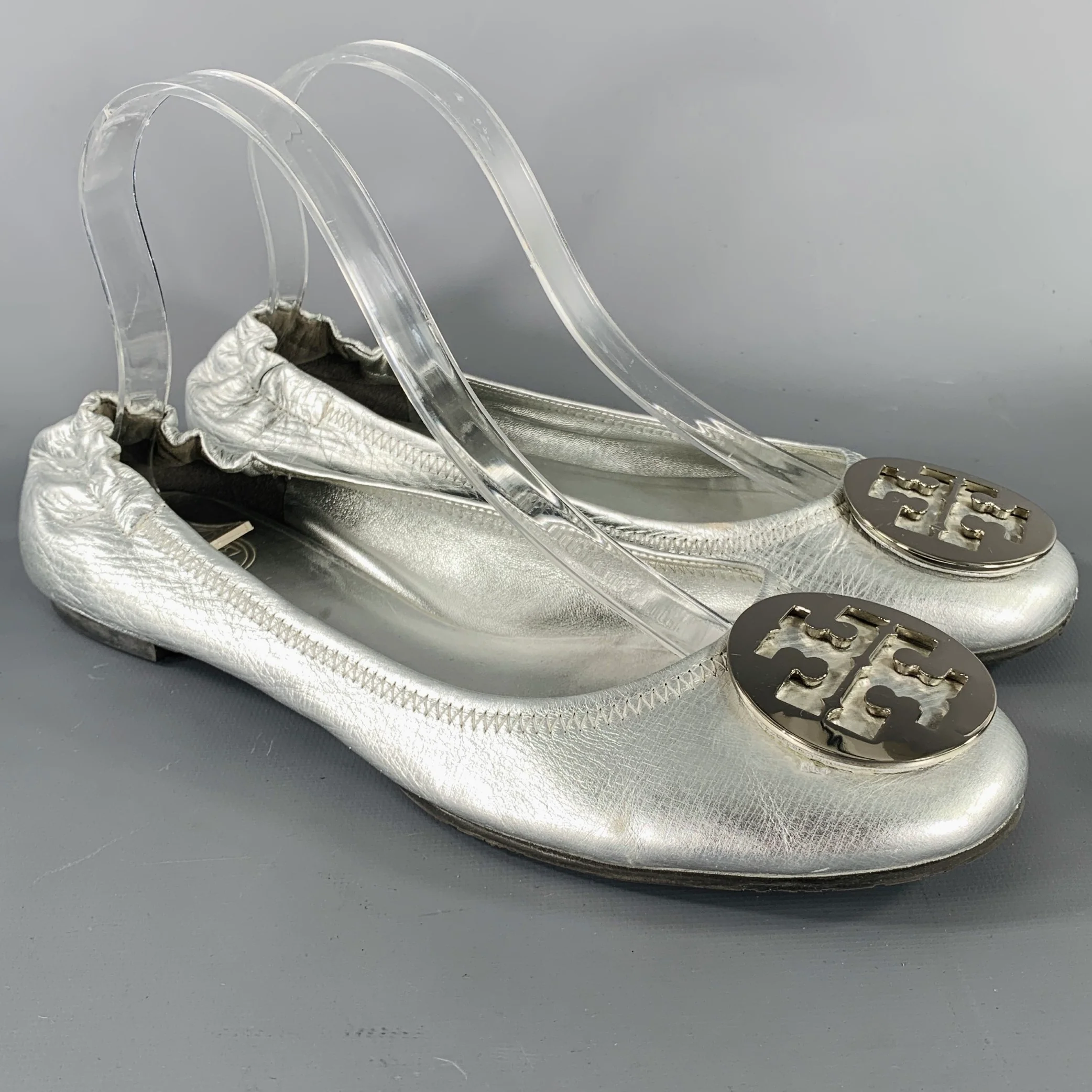 TORY BURCH Size 10 Silver Leather Logo Ruched Flats
